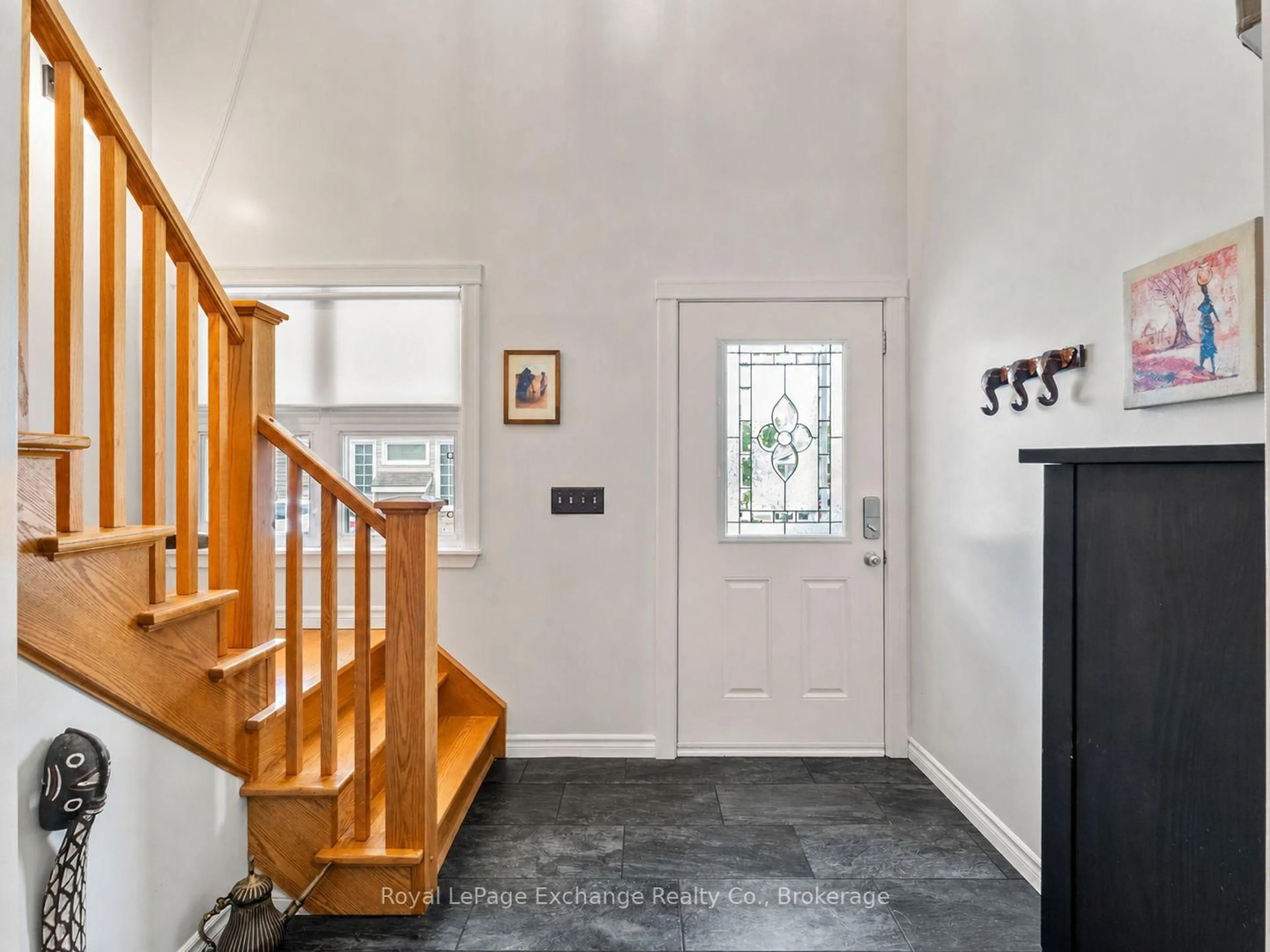 Indoor entryway for 433 Queen St #8, Kincardine Ontario N2Z 0A2
