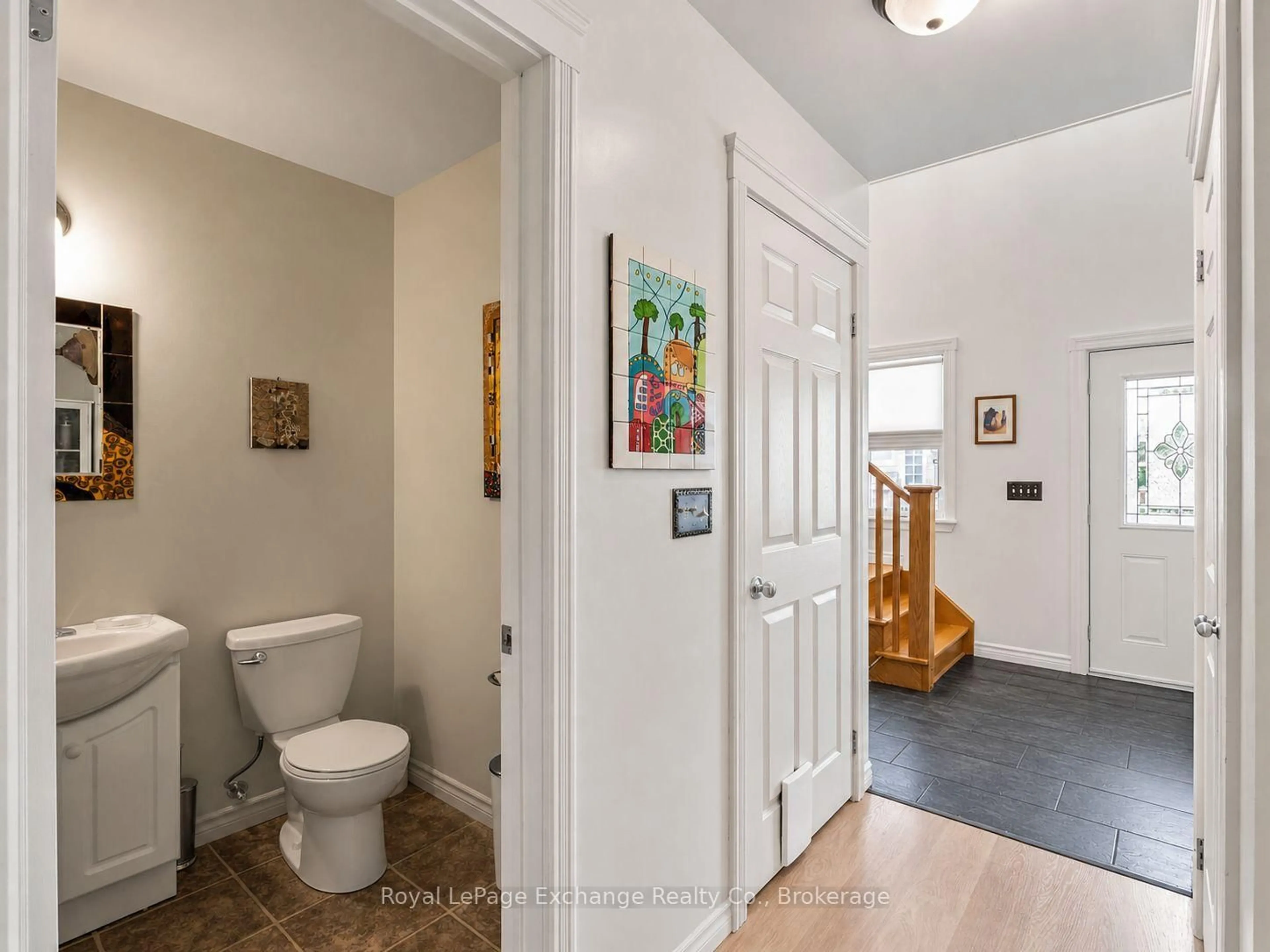 Indoor entryway for 433 Queen St #8, Kincardine Ontario N2Z 0A2