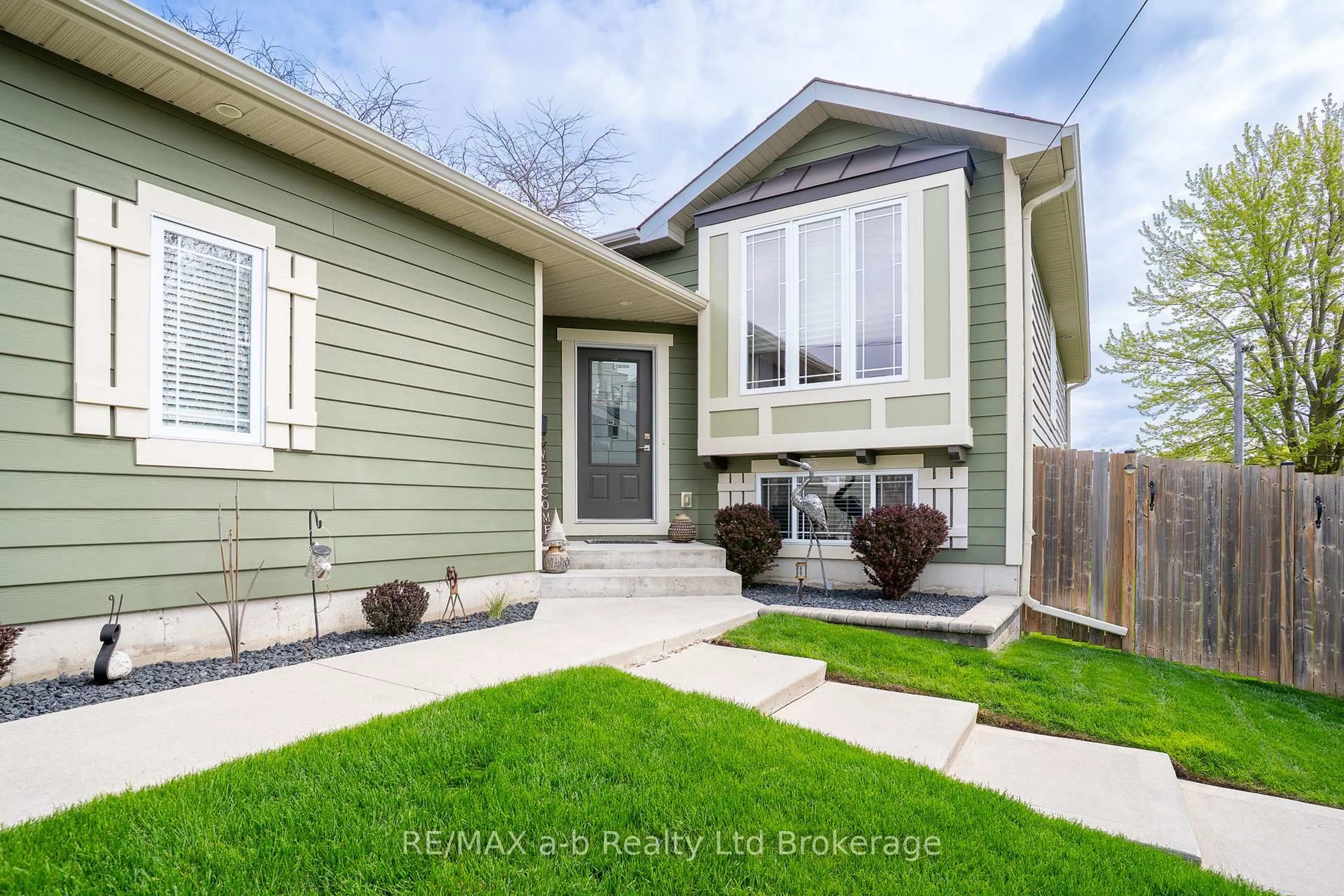 Home with vinyl exterior material, street for 136 Maple Lane, Tillsonburg Ontario N4G 2Y9