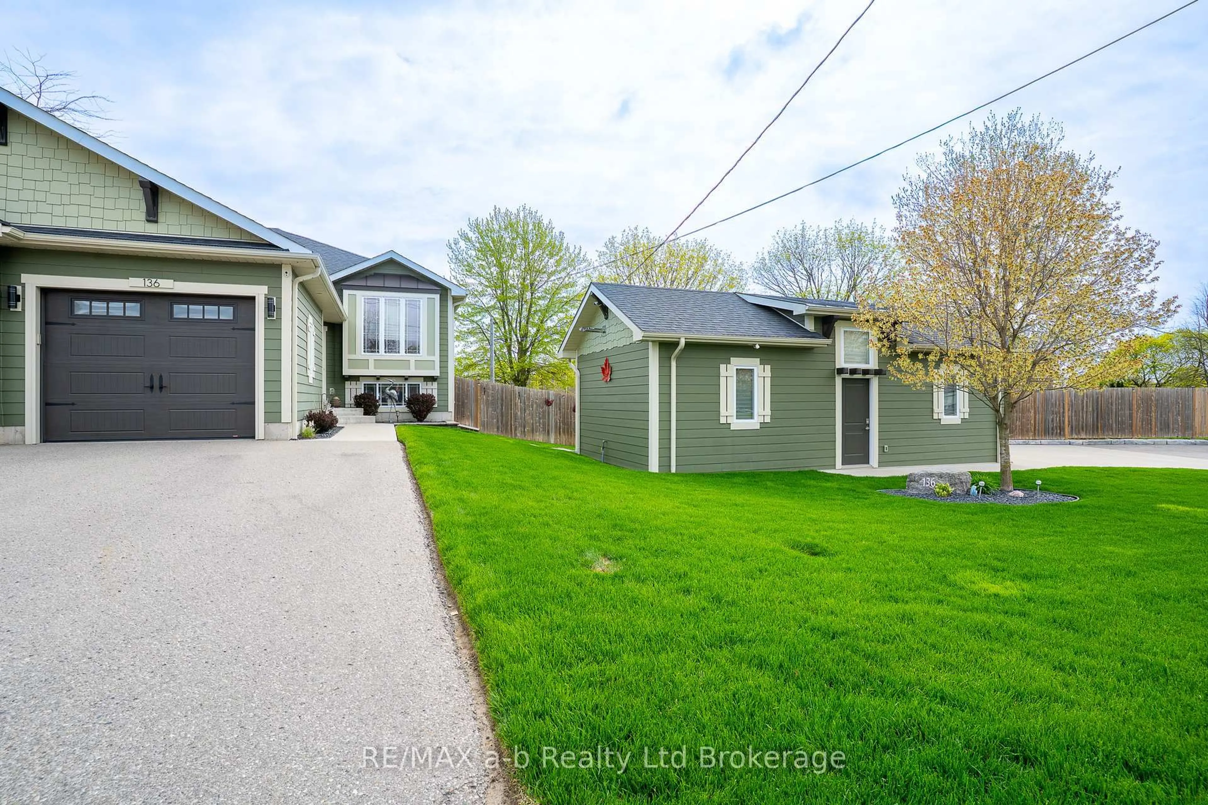 A pic from outside/outdoor area/front of a property/back of a property/a pic from drone, street for 136 Maple Lane, Tillsonburg Ontario N4G 2Y9