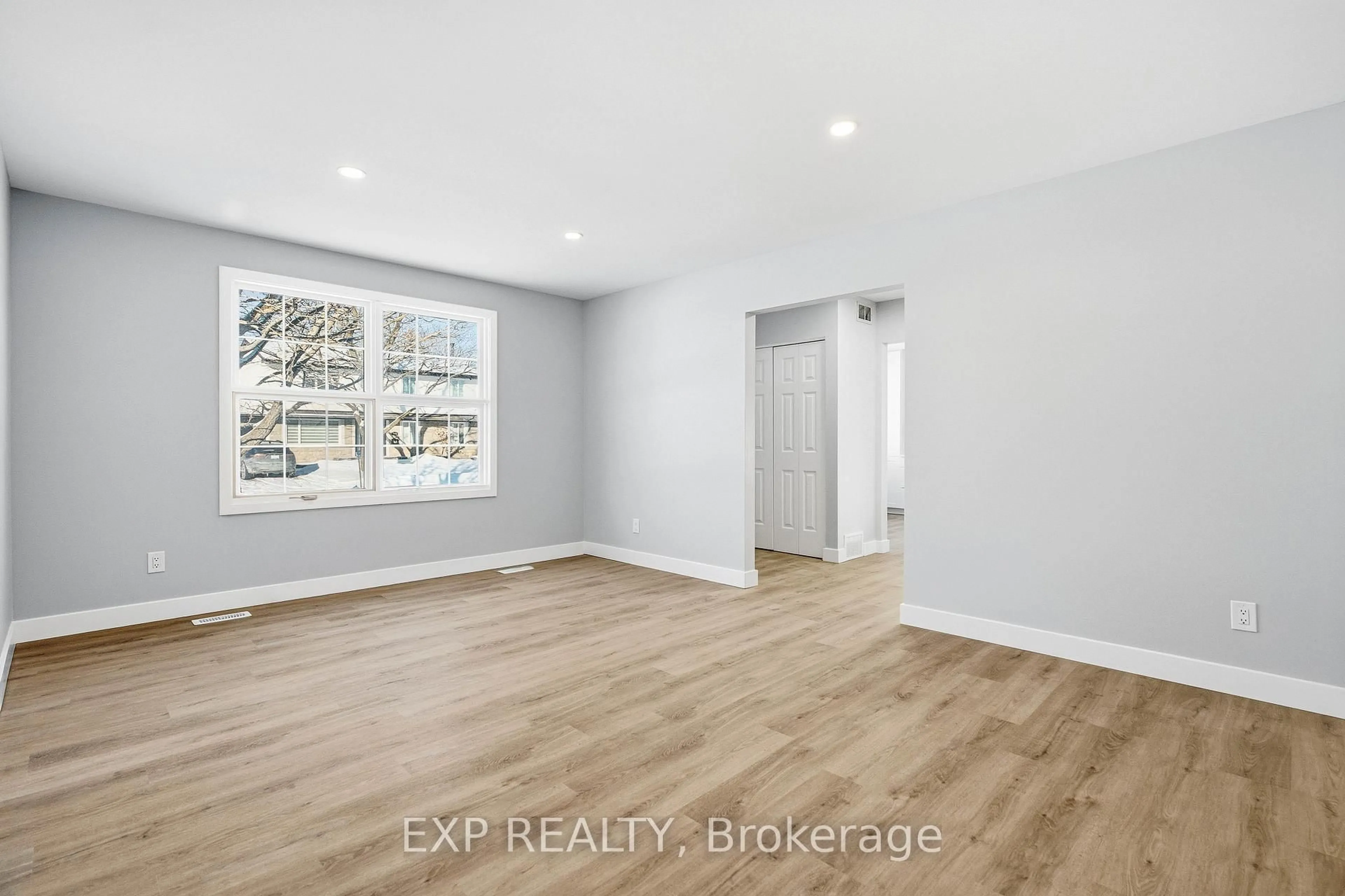 A pic of a room for 2158 Fillmore Cres, Ottawa Ontario K1J 6A4