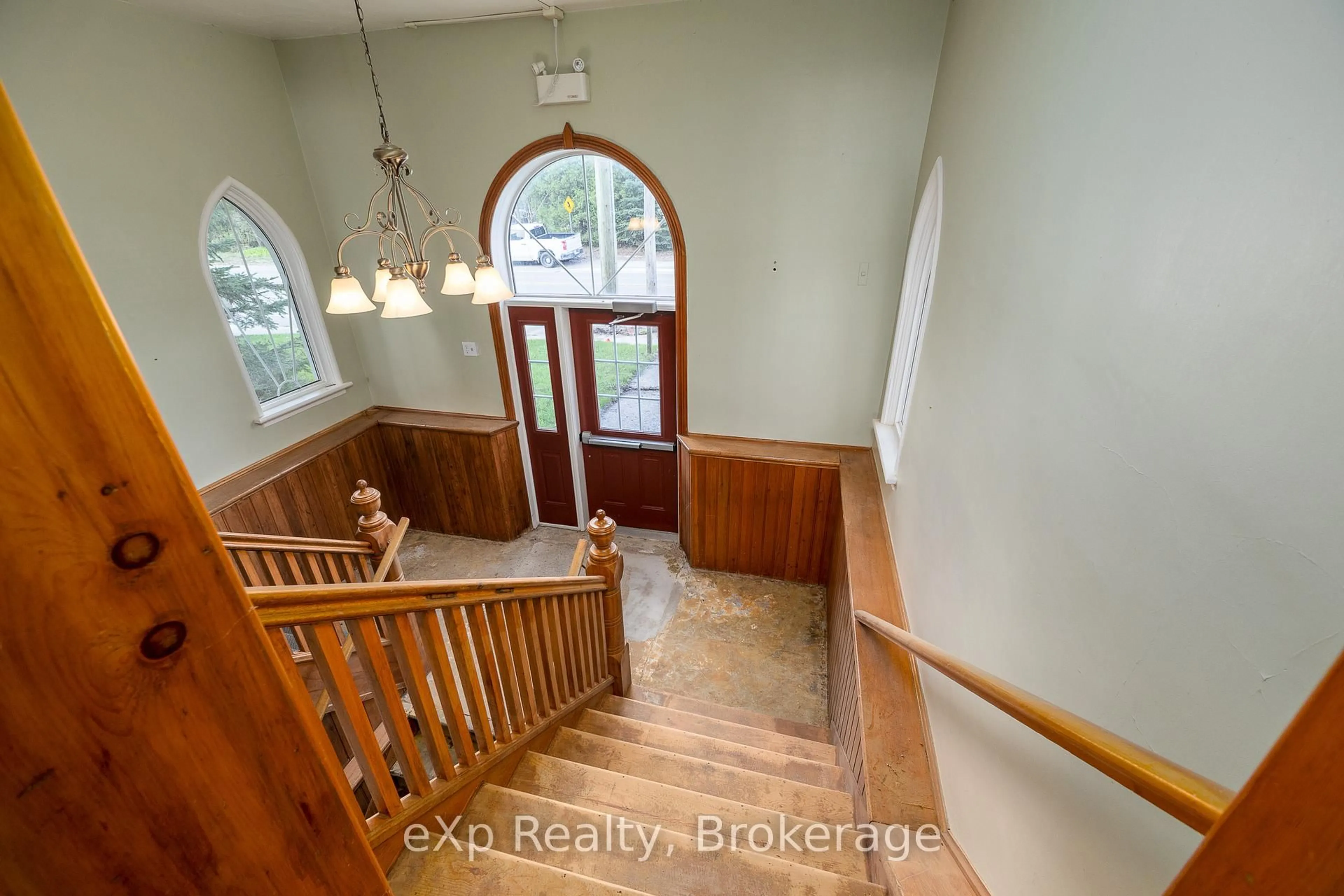 Indoor entryway for 776839 Highway 10, Chatsworth Ontario N0H 1R0