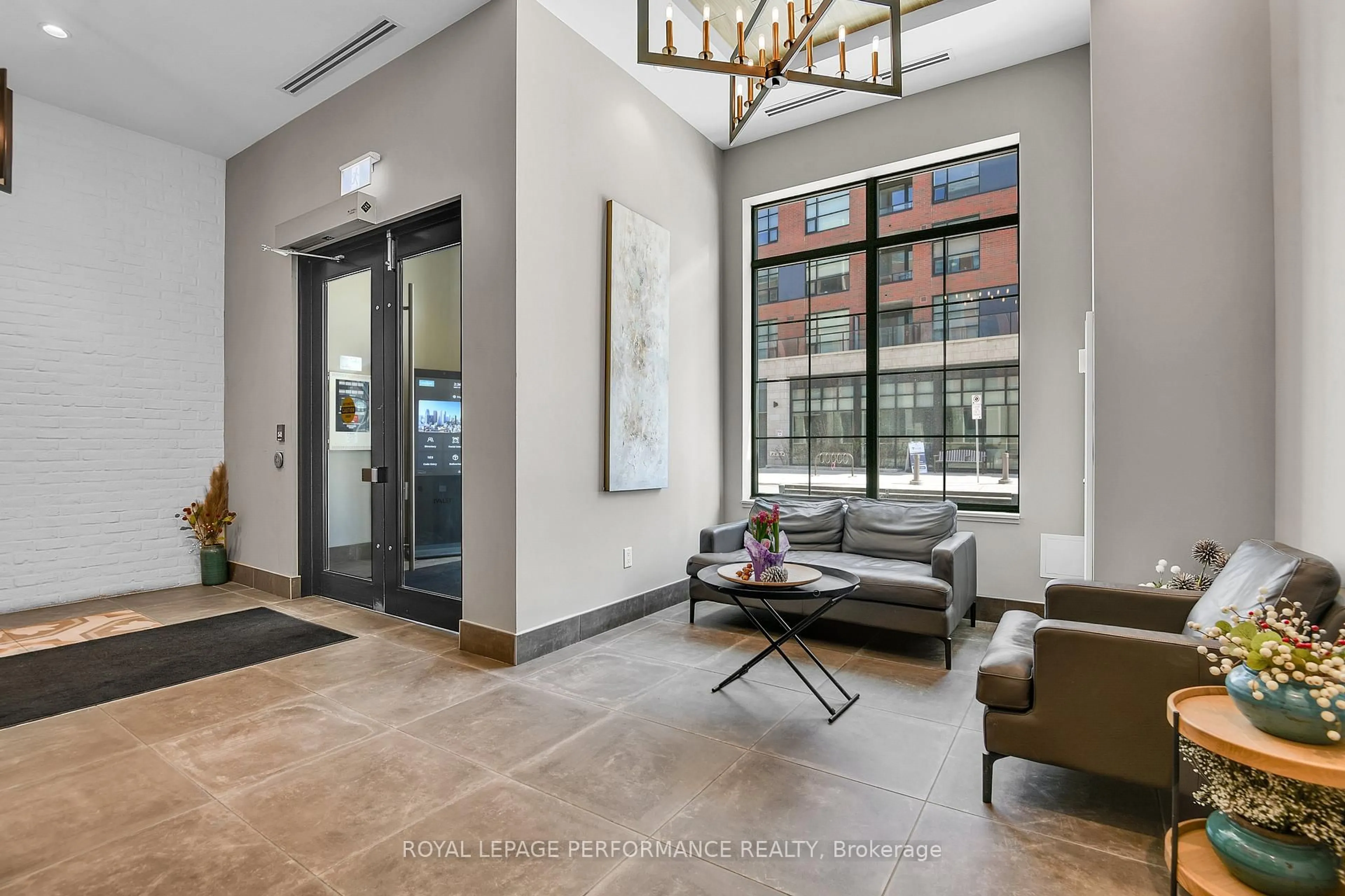 Indoor foyer for 11 Oblats Ave #507, Ottawa Ontario K1S 5V8