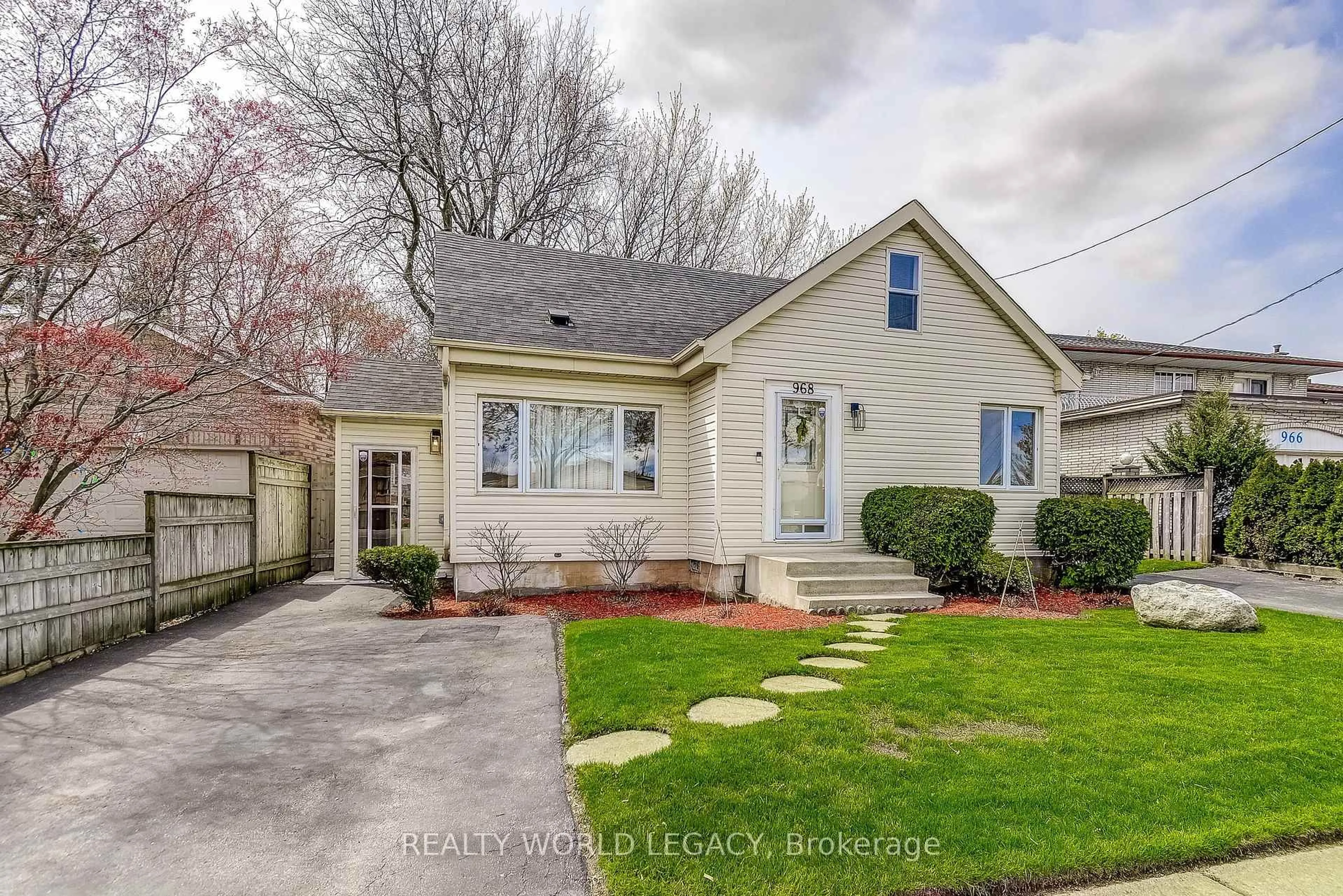 Home with brick exterior material, street for 968 Stone Church Rd, Hamilton Ontario L8W 1B1