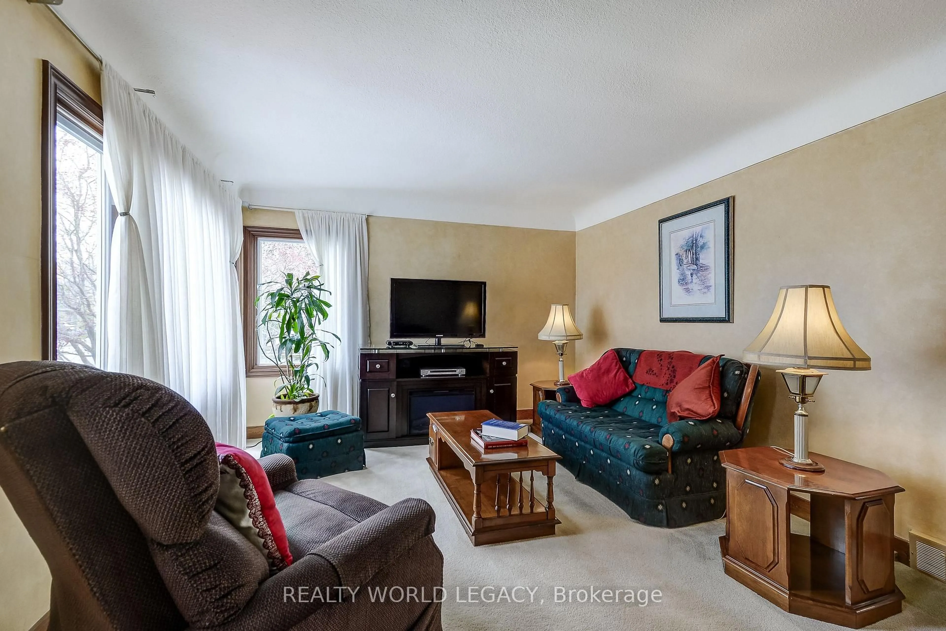 Living room with furniture, unknown for 968 Stone Church Rd, Hamilton Ontario L8W 1B1