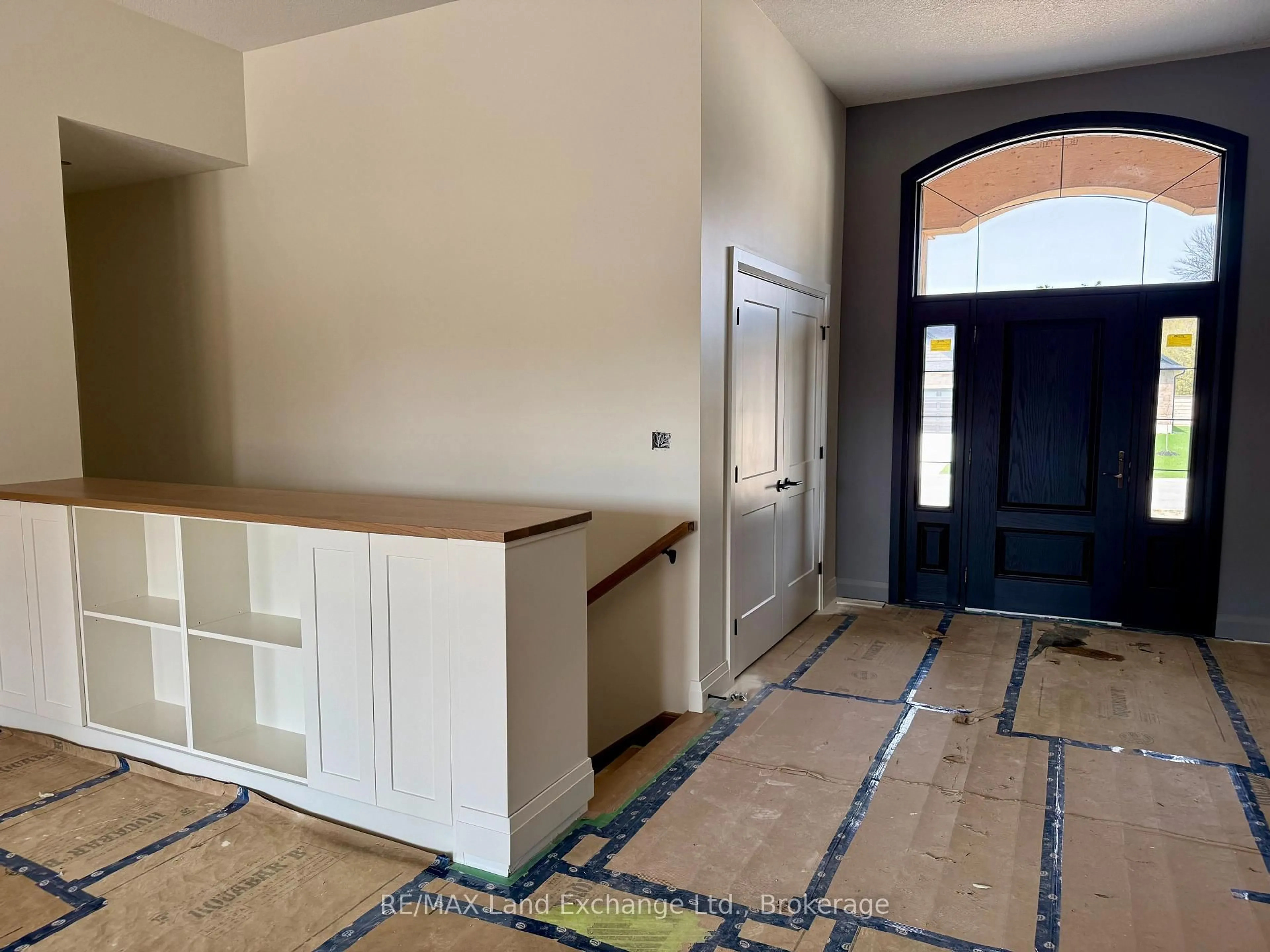Indoor entryway for 926 Bogdanovic Way, Huron-Kinloss Ontario N2Z 0H3