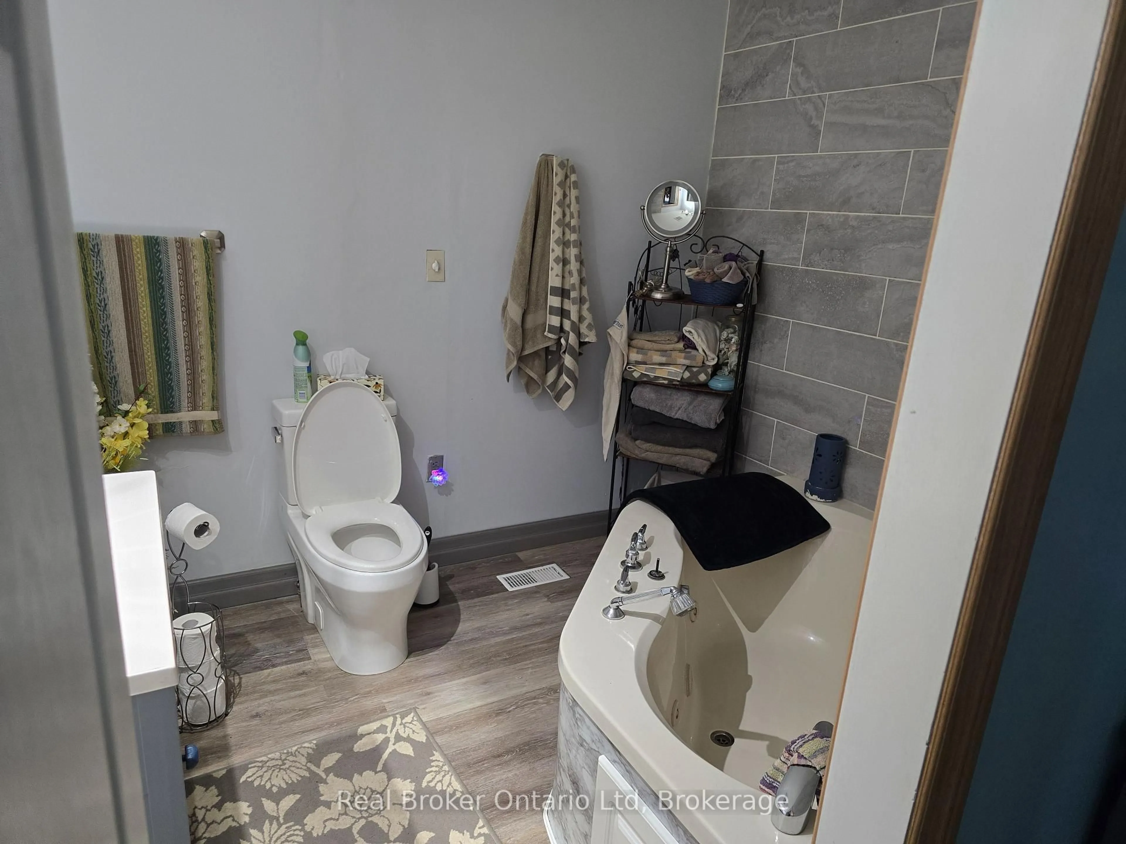 A pic of a room for 525 Main St, Minto Ontario N0G 2P0