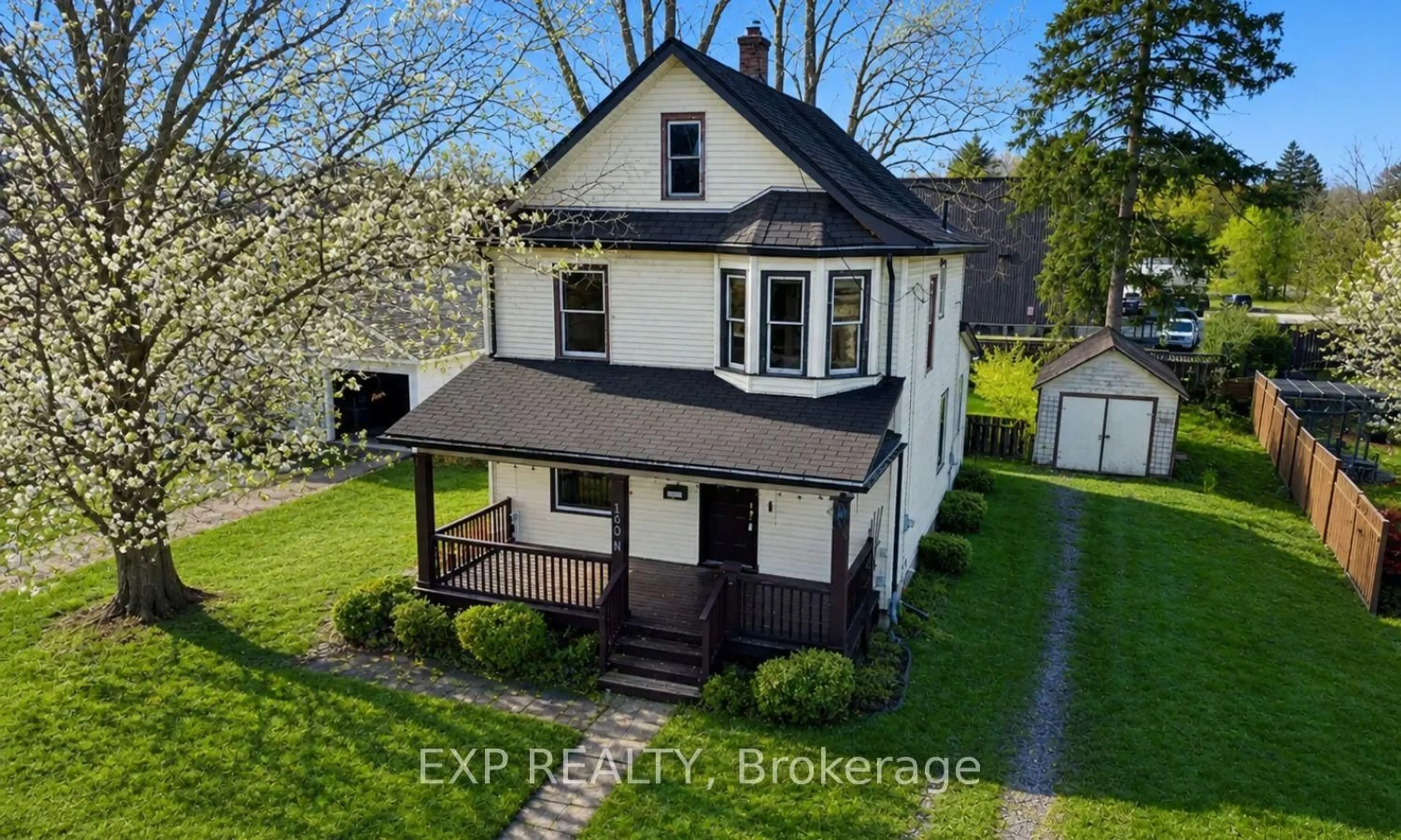 A pic from outside/outdoor area/front of a property/back of a property/a pic from drone, building for 160 Head St, Norfolk Ontario N3Y 3X5
