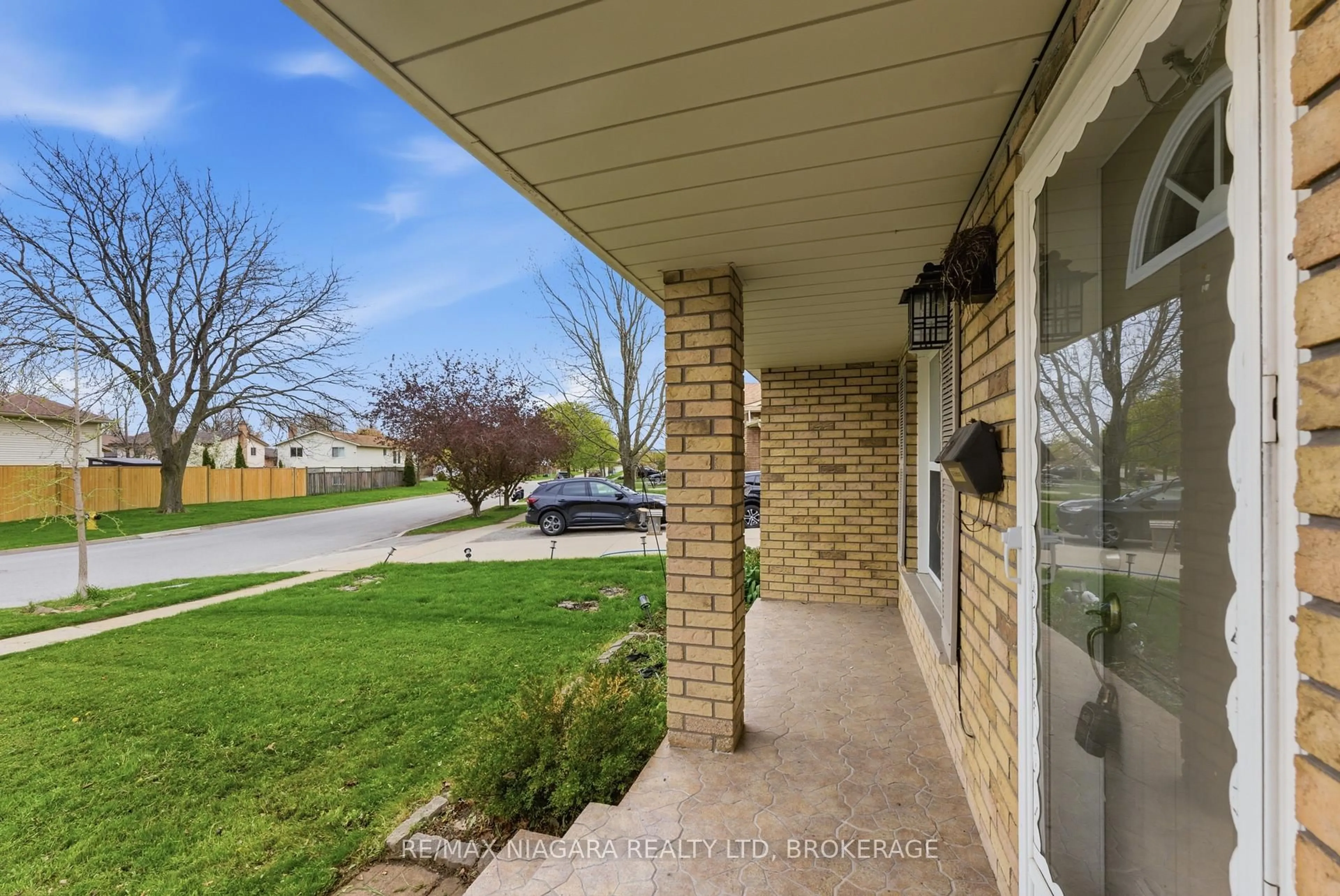 Unknown for 32 VINTAGE Cres, St. Catharines Ontario L2S 3C3