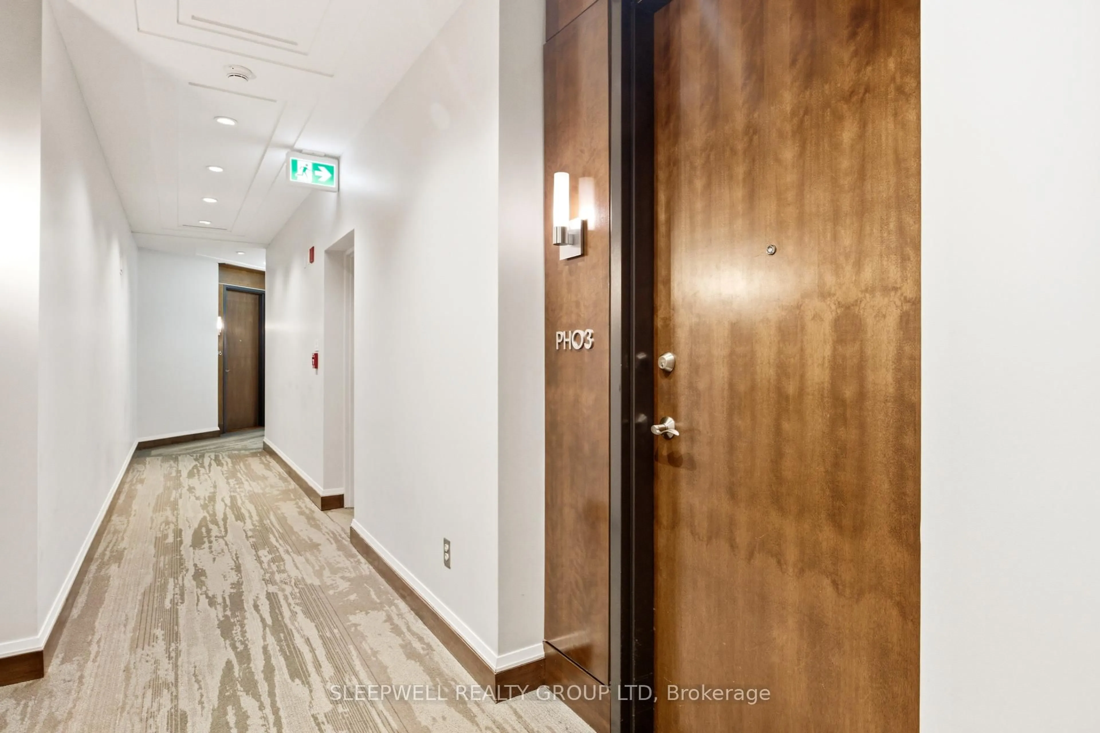 Indoor foyer for 295 Mackay St #PH03, Ottawa Ontario K1M 2B7