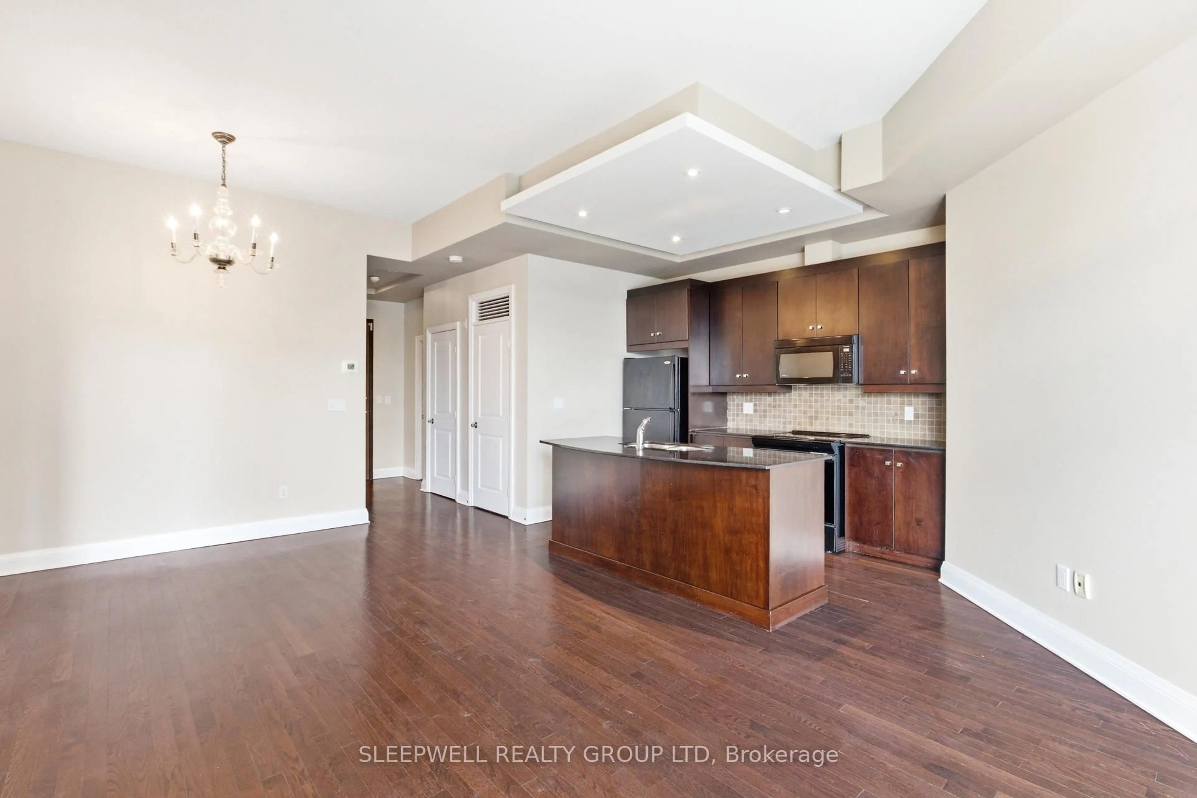 Open concept kitchen, wood/laminate floor for 295 Mackay St #PH03, Ottawa Ontario K1M 2B7