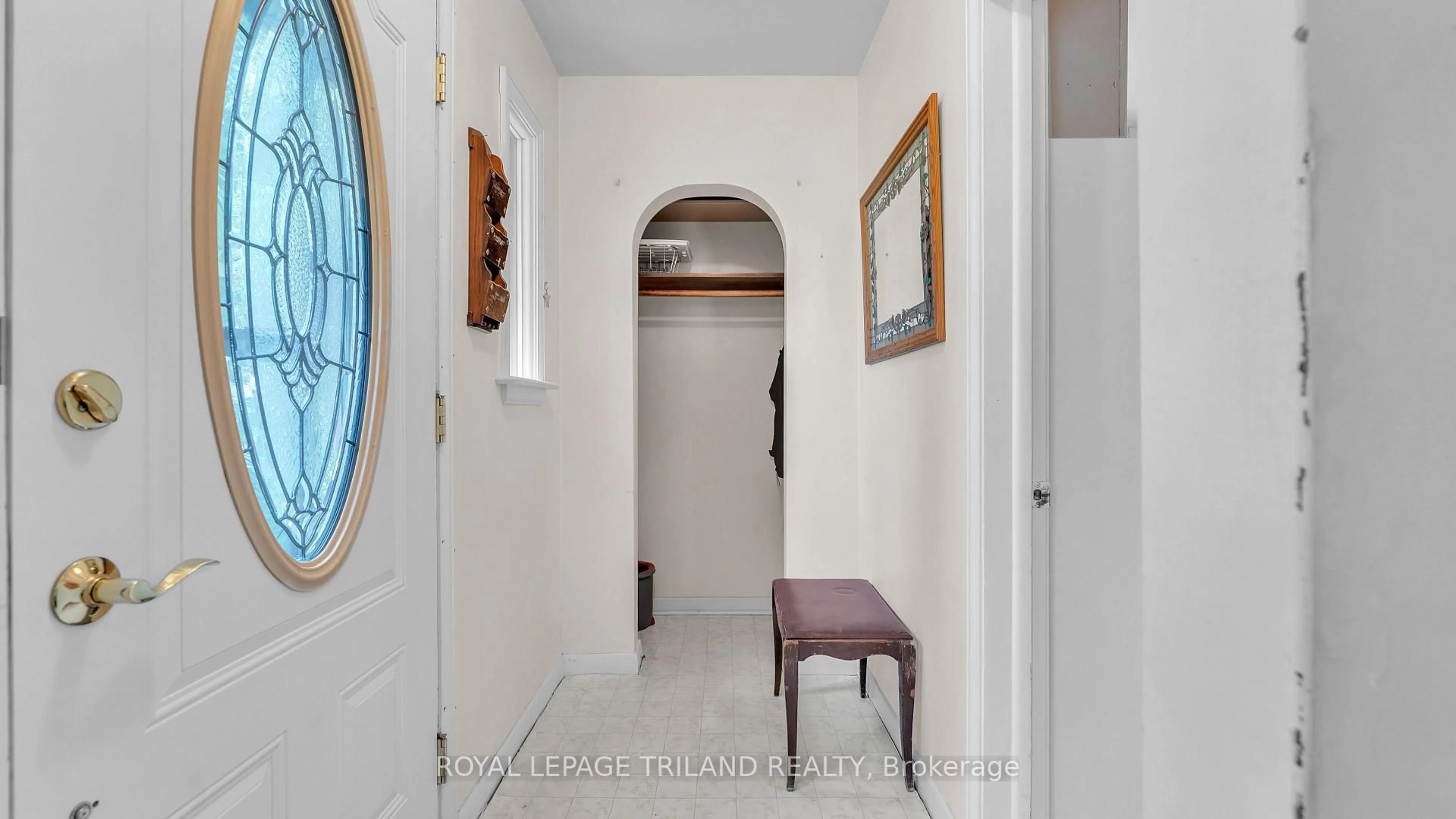 Indoor entryway for 187 Fairway Ave, London East Ontario N5W 1J2