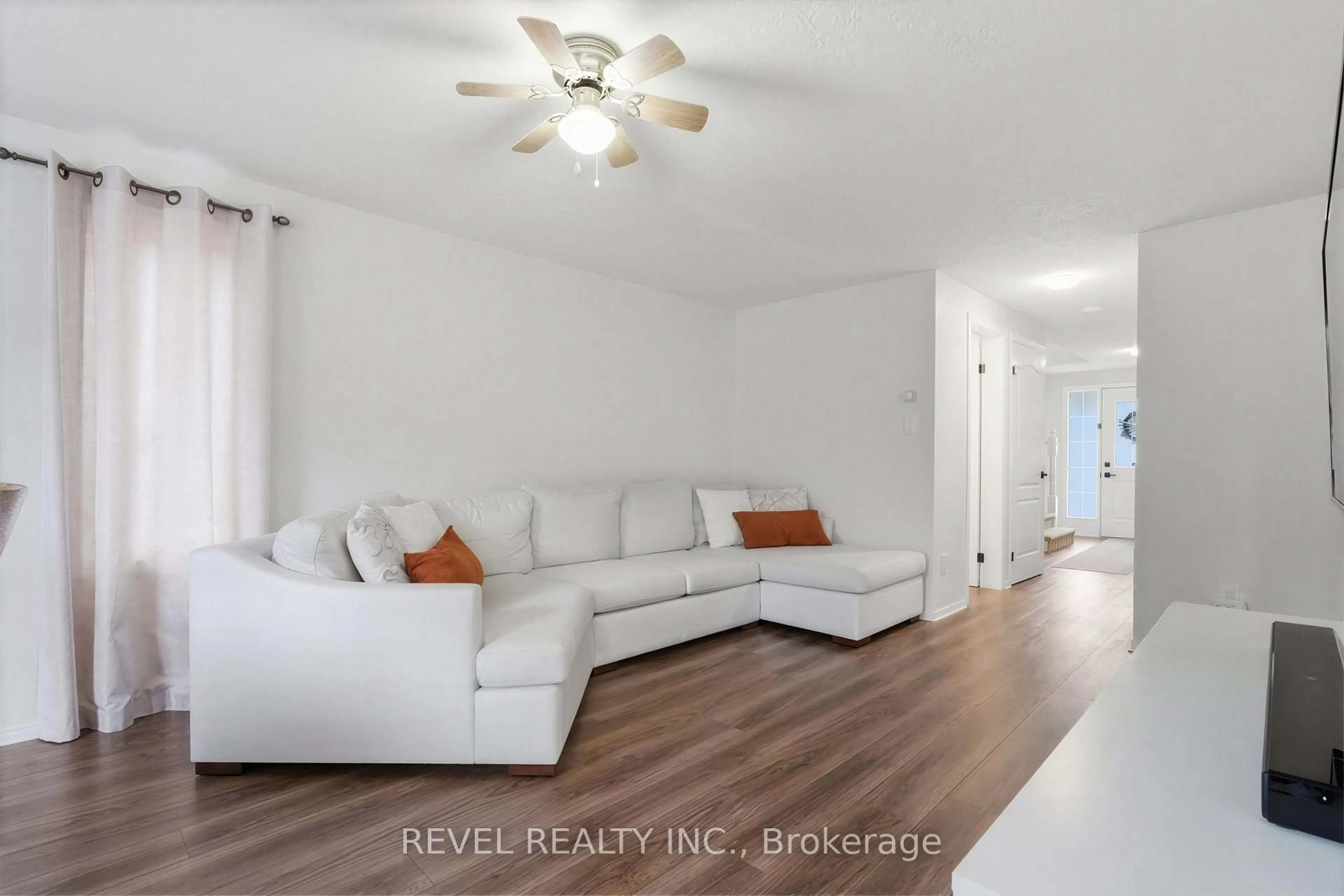 Living room with furniture, unknown for 86 Brookmead St, Woolwich Ontario N3B 3L9