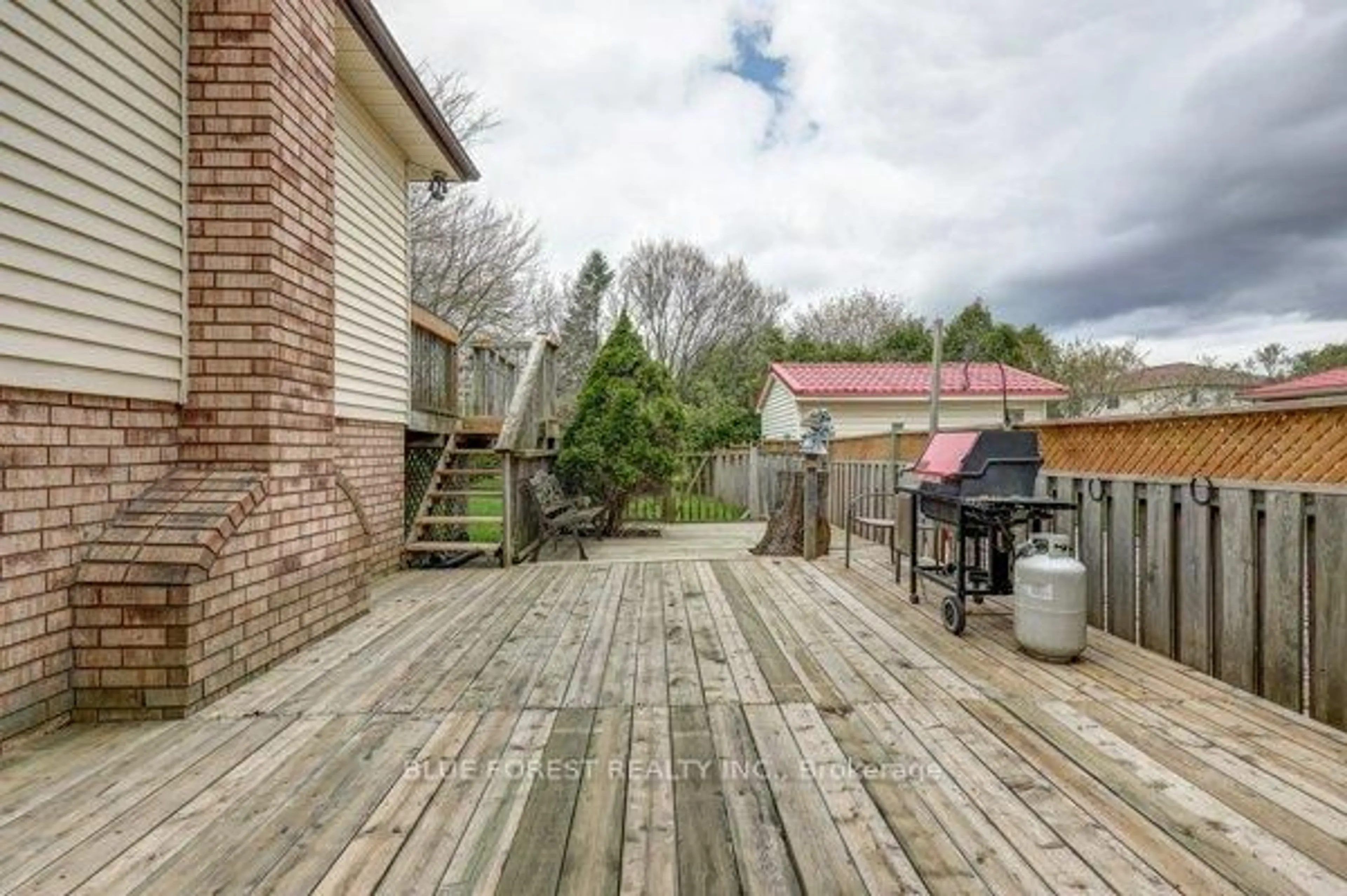 Patio, street for 224 Conway Dr, London South Ontario N6E 3J5