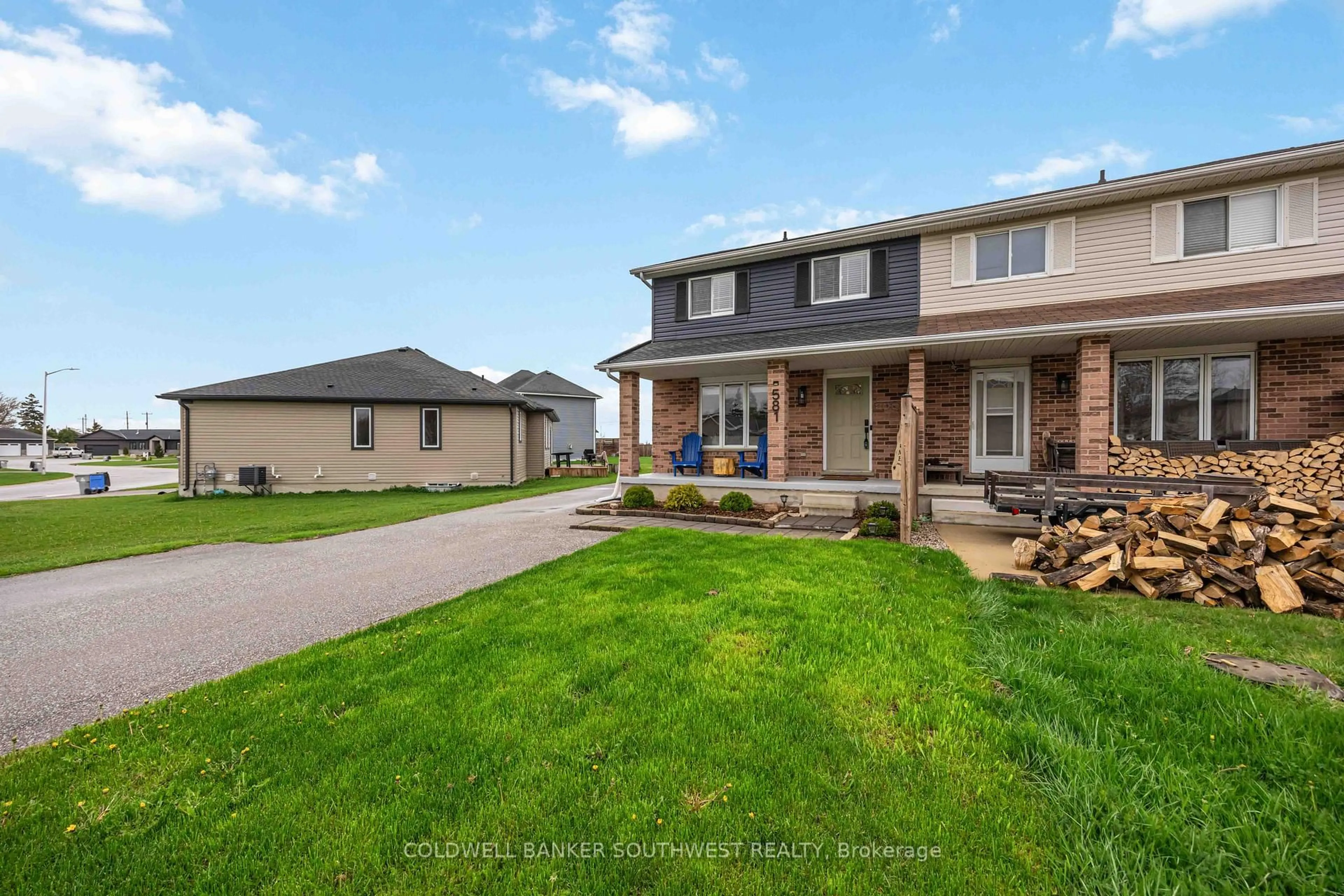 A pic from outside/outdoor area/front of a property/back of a property/a pic from drone, unknown for 581 Scenic Dr, Warwick Ontario N0M 2S0