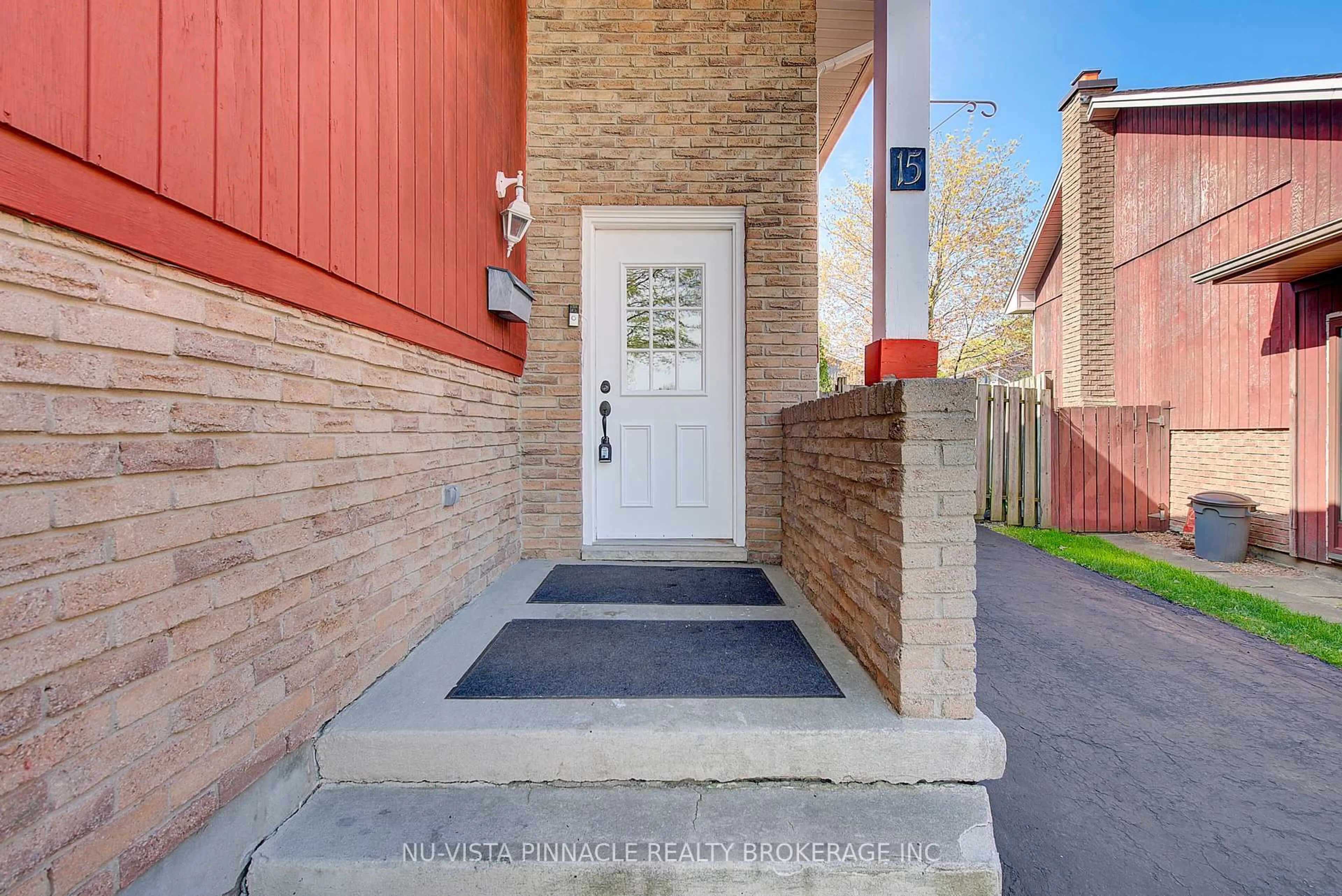 Indoor entryway for 15 Tumbleweed Cres, London South Ontario N6E 2N5