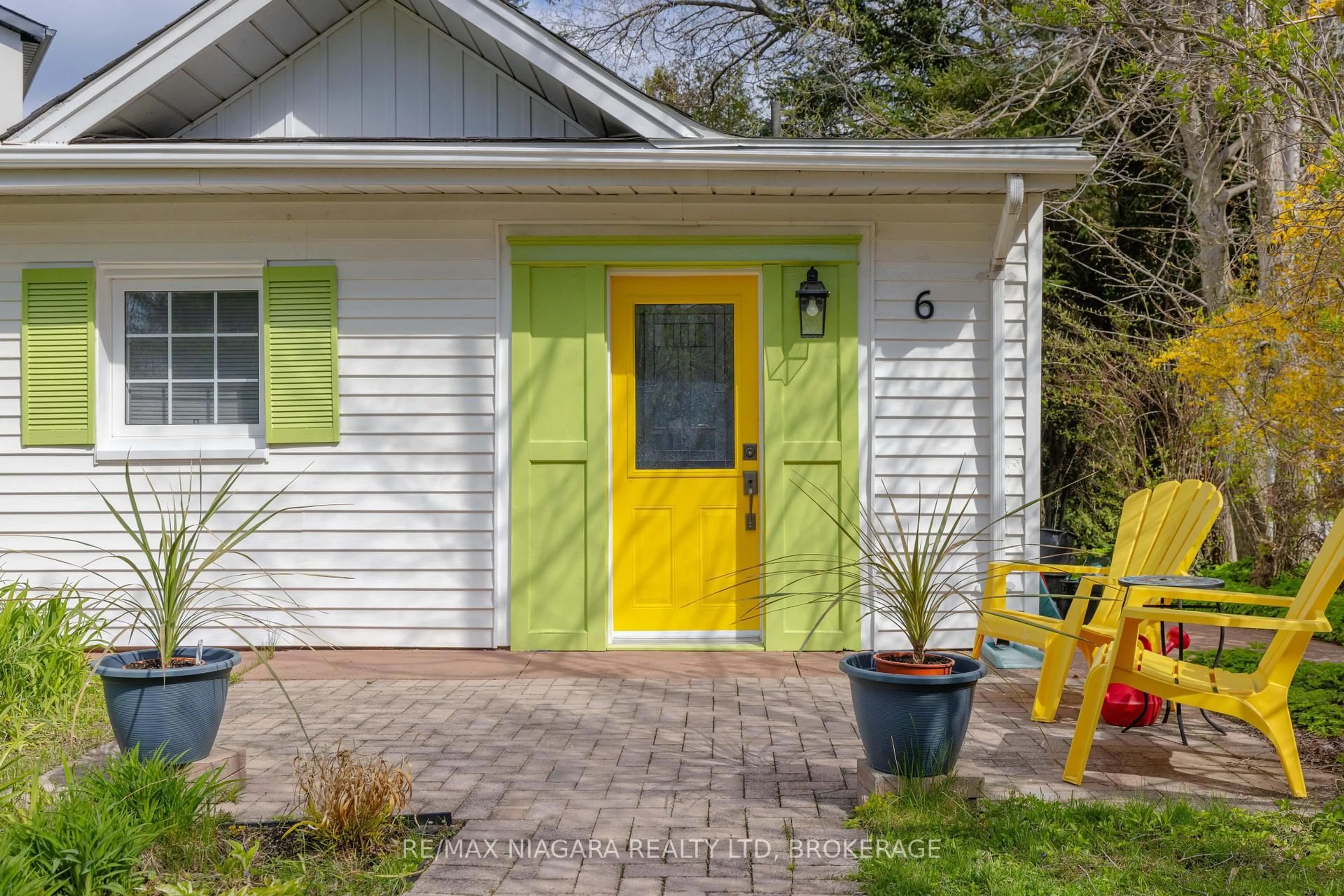 Unknown for 6 Circle St, Niagara-on-the-Lake Ontario L0S 1J0