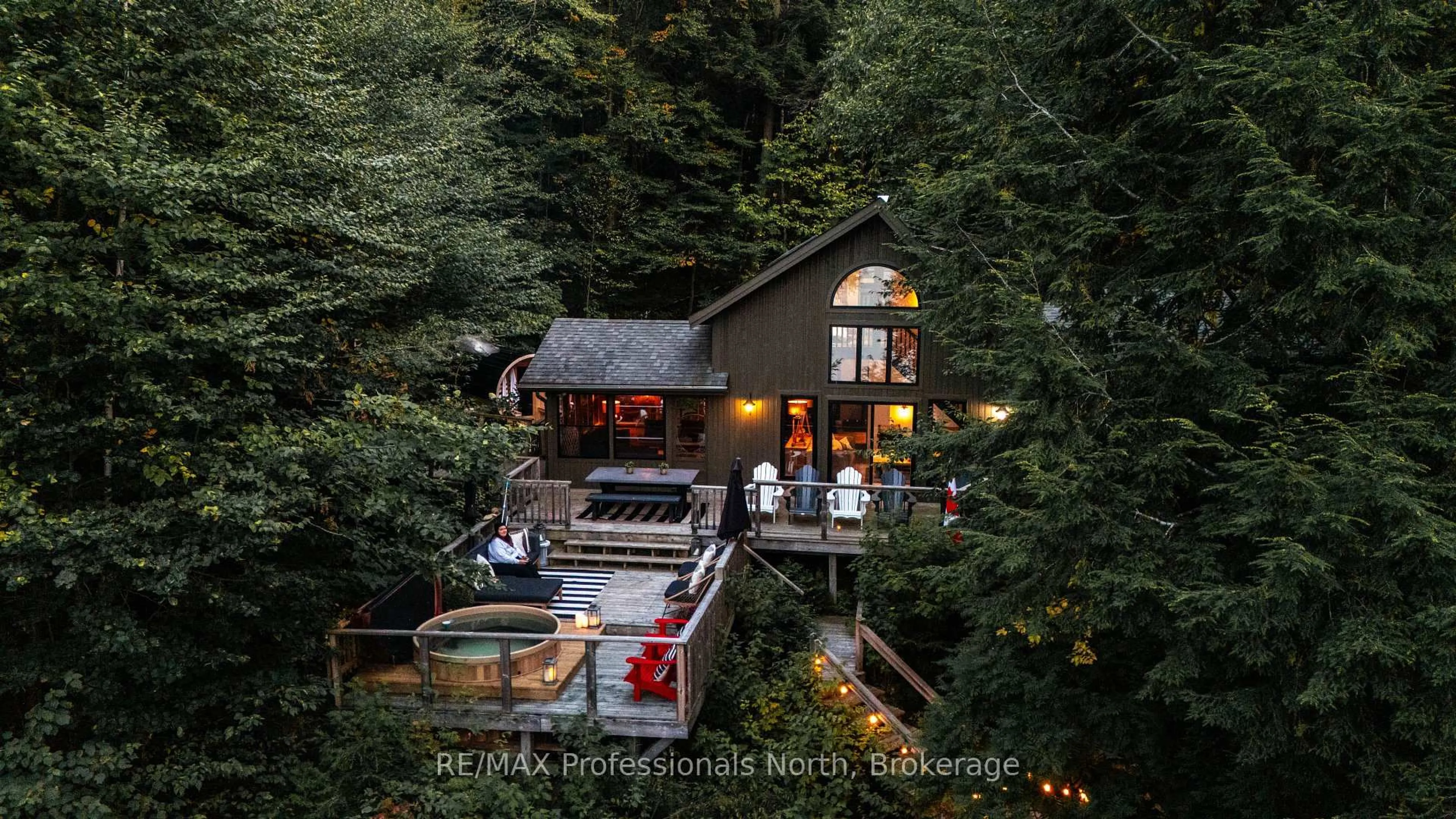 A pic from outside/outdoor area/front of a property/back of a property/a pic from drone, water/lake/river/ocean view for 1025 BOXSTOVE POINT Tr, Dysart et al Ontario K0M 1S0