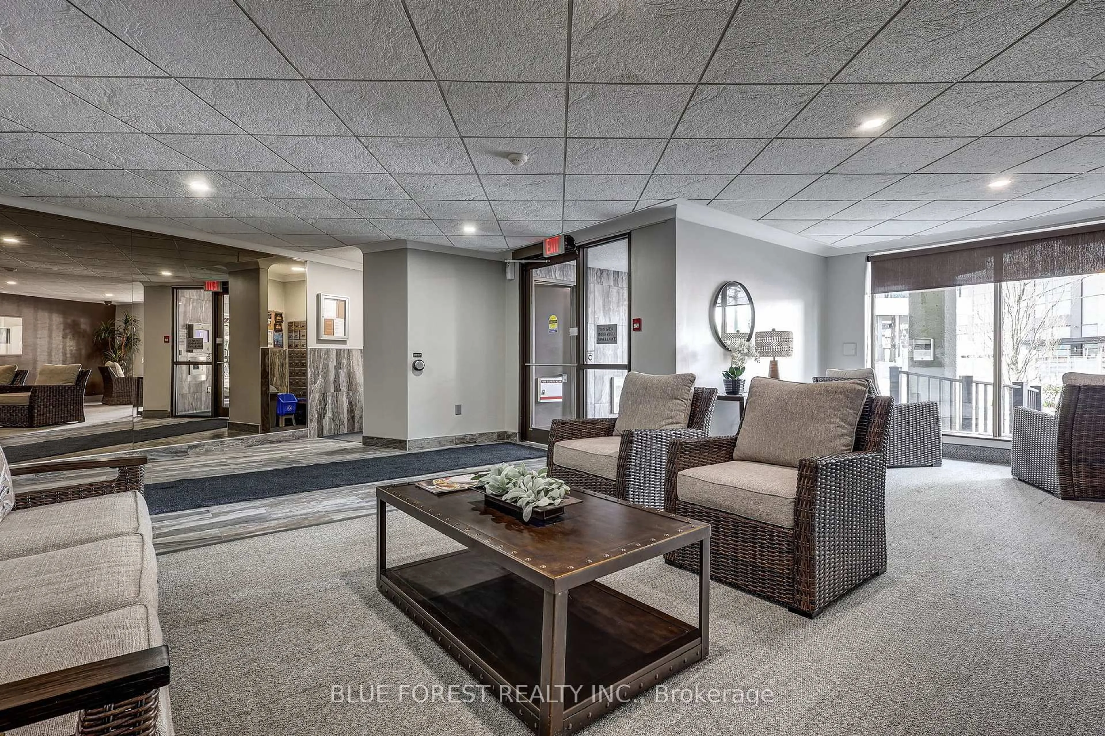 Lobby for 500 TALBOT St #305, London East Ontario N6A 2S3