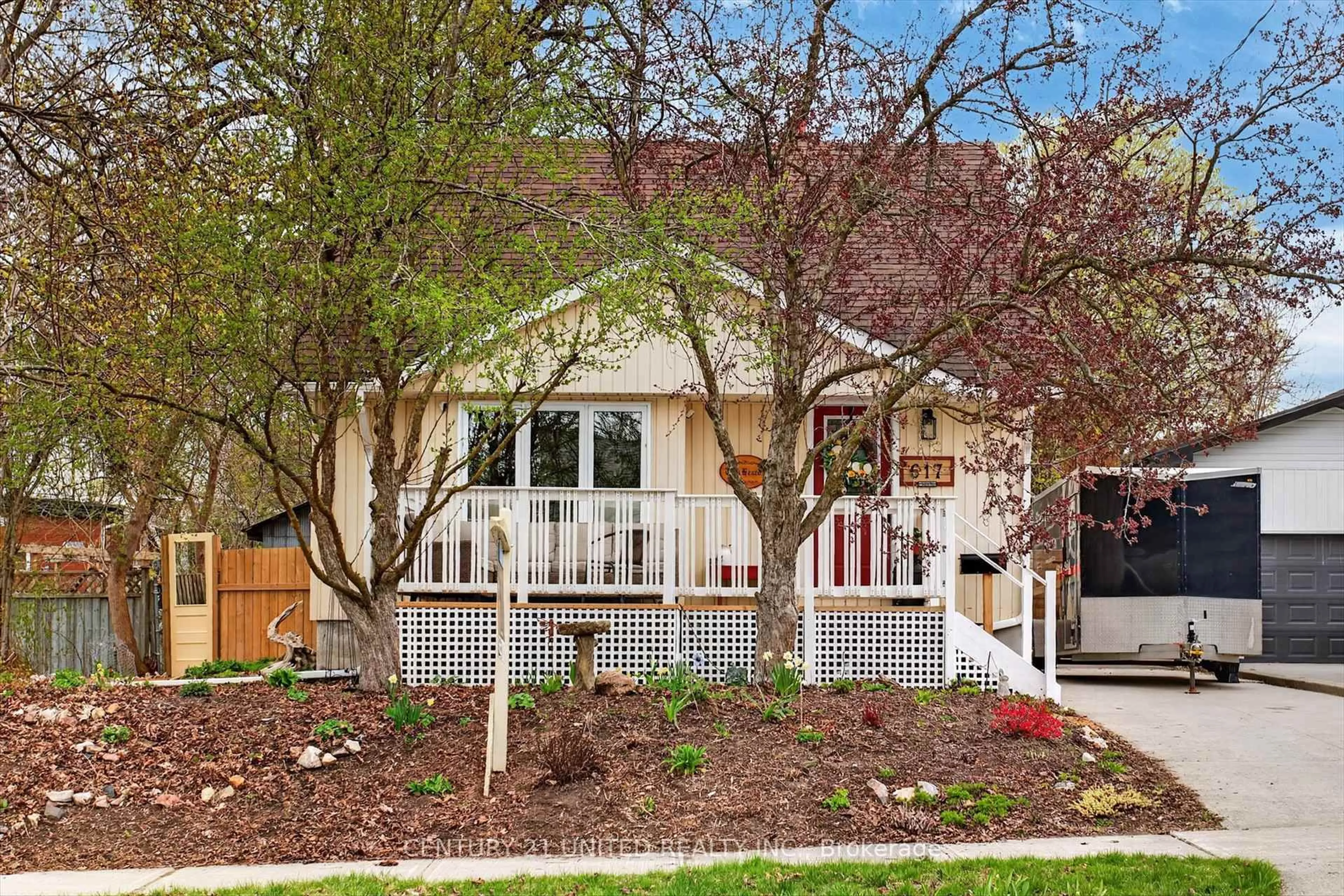 Home with vinyl exterior material, street for 617 Simmons Ave, Peterborough Ontario K9H 2B8