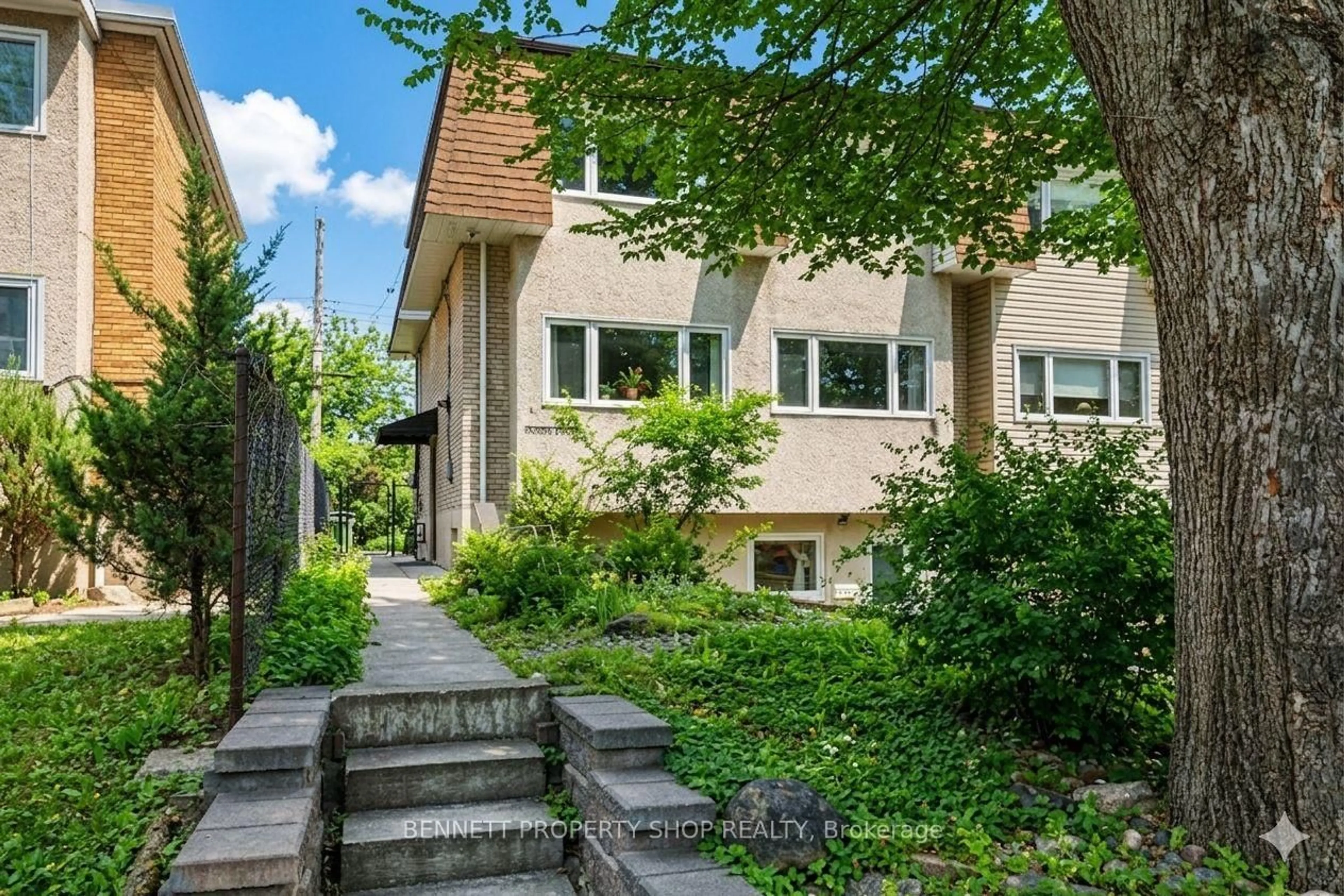 Patio, street for 673 Morin St, Ottawa Ontario K1K 3G8
