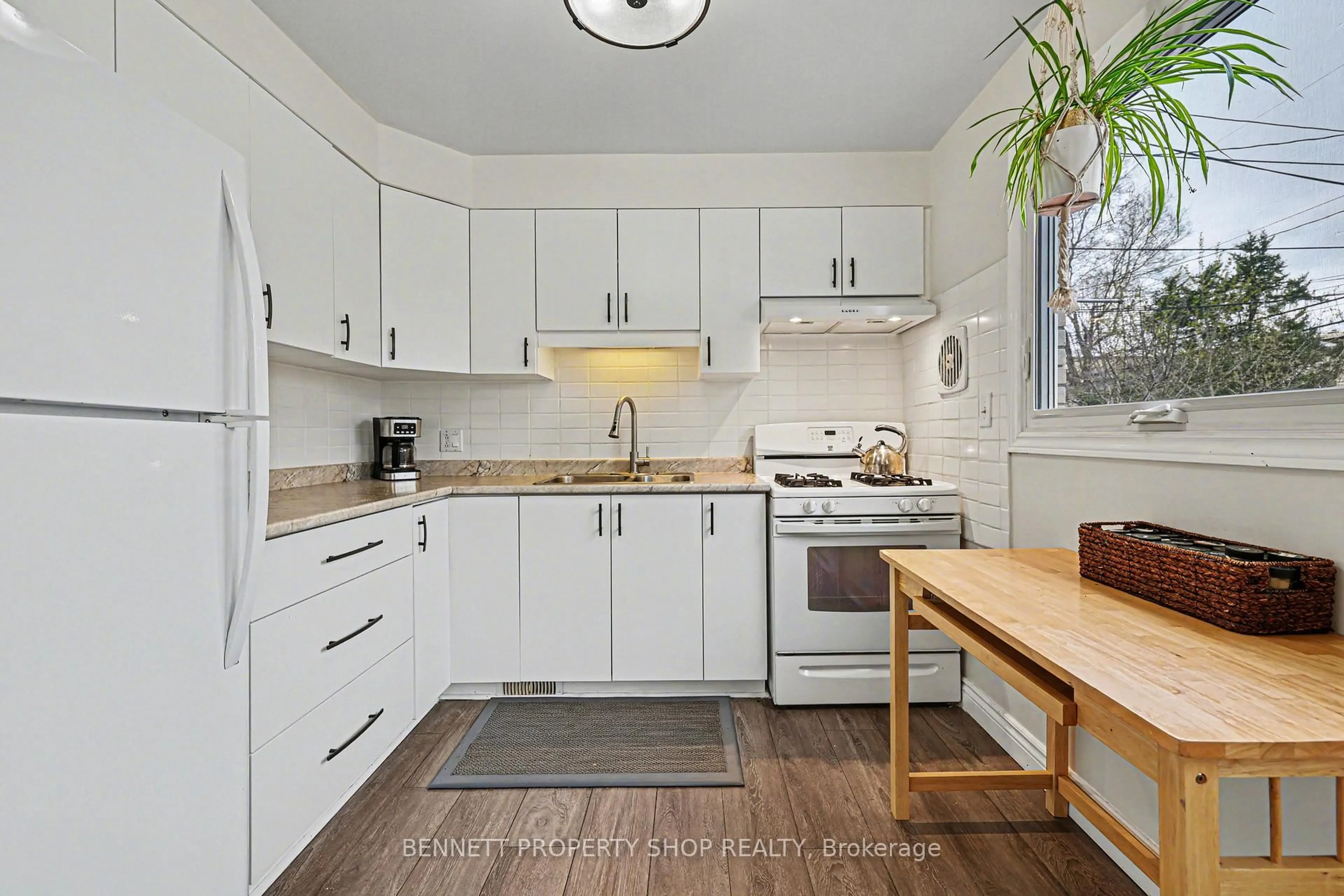 Standard kitchen, unknown for 673 Morin St, Ottawa Ontario K1K 3G8