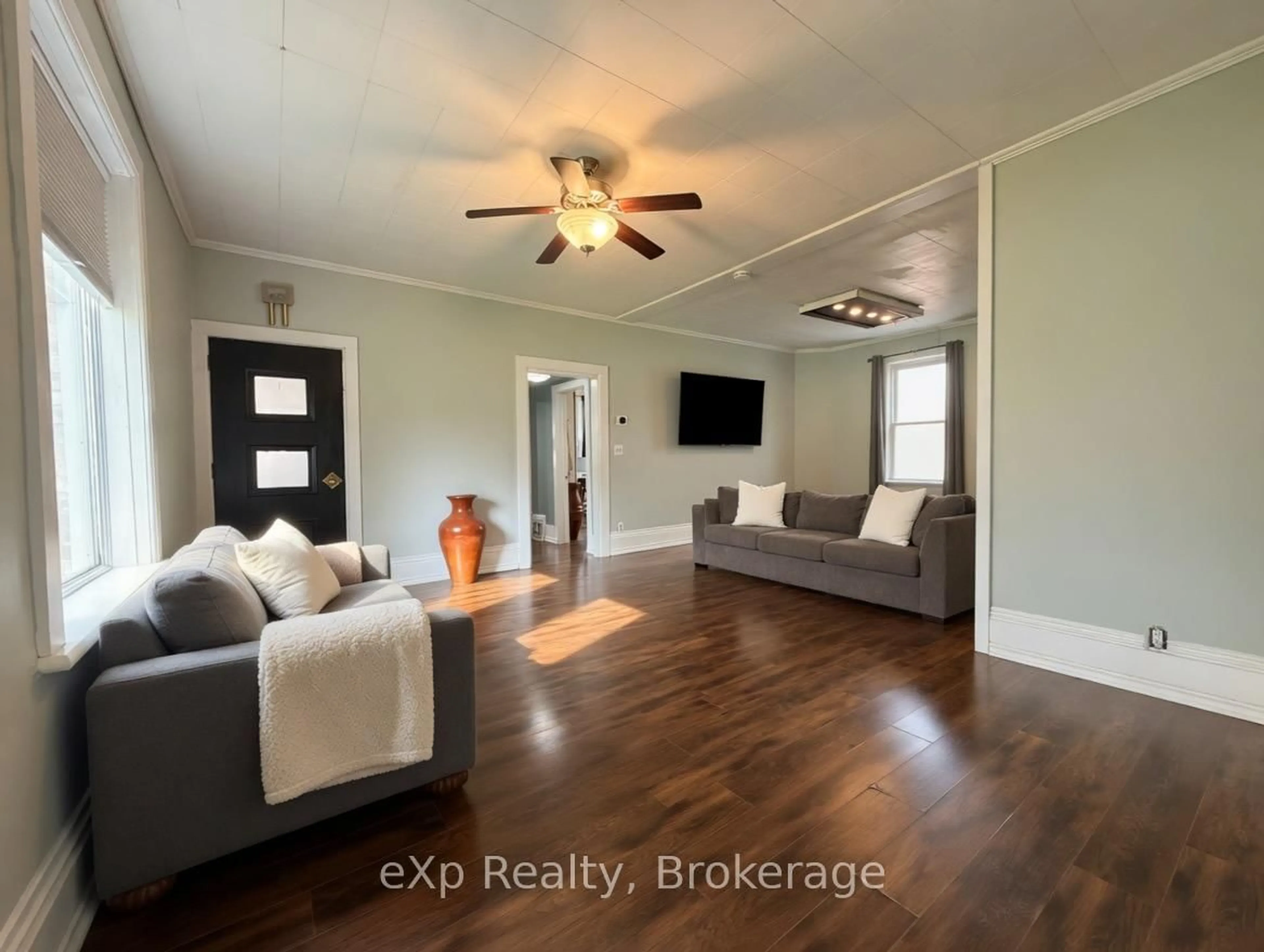 Living room with furniture, unknown for 572 9th Ave, Hanover Ontario N4N 2M8