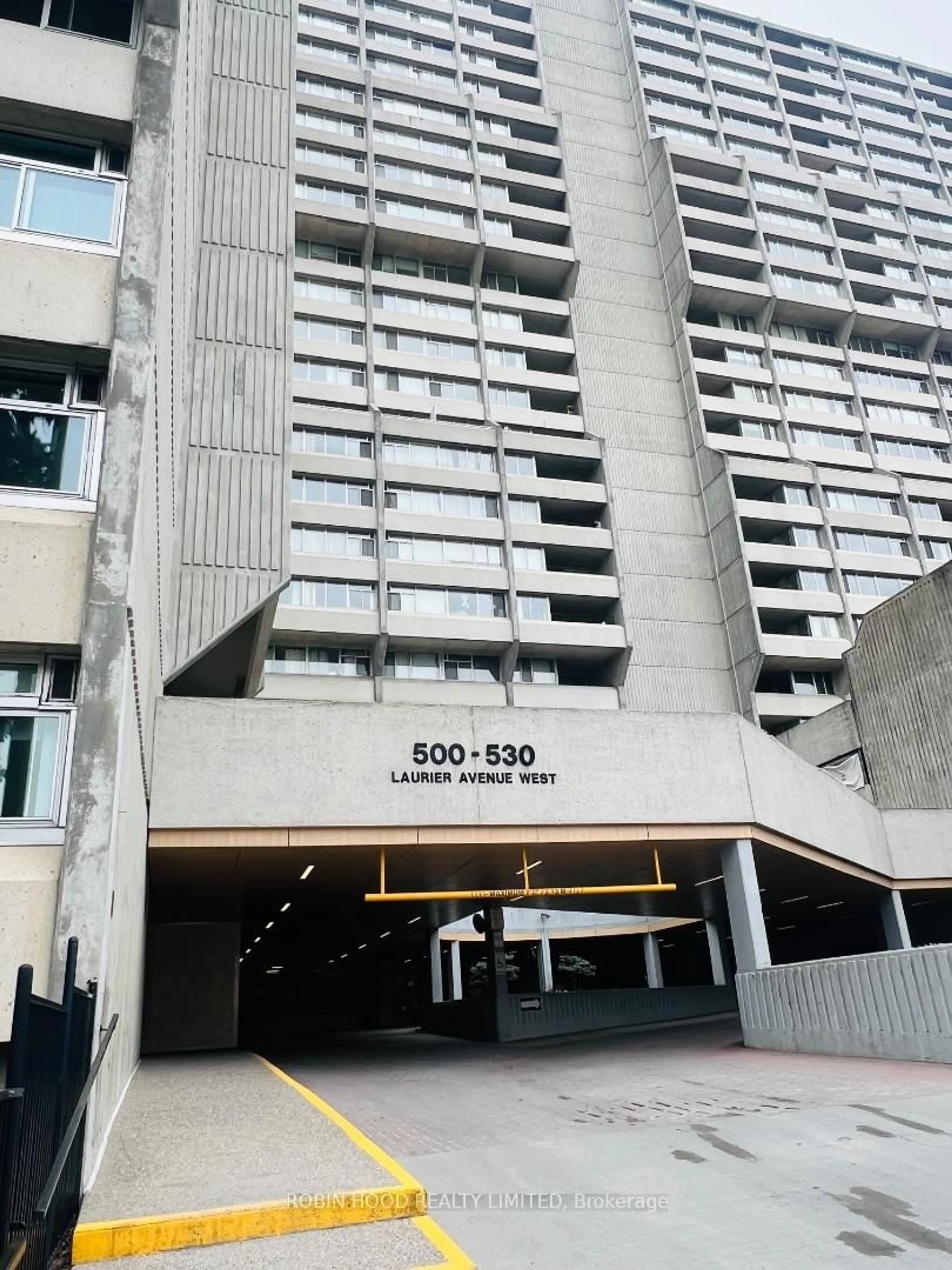 Indoor foyer for 530 Laurier Ave #910, Ottawa Ontario K1R 7T1