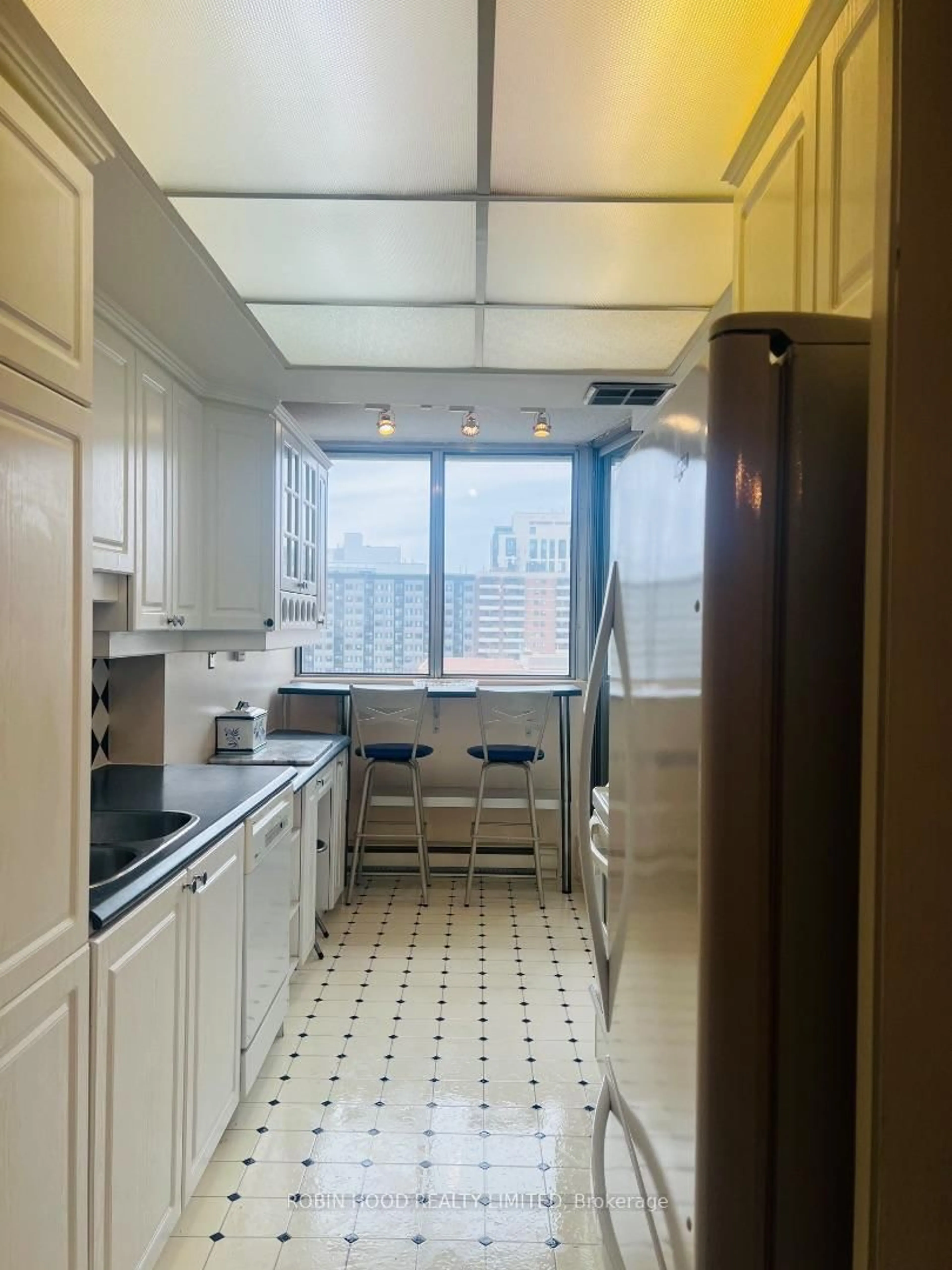 Standard kitchen, unknown for 530 Laurier Ave #910, Ottawa Ontario K1R 7T1
