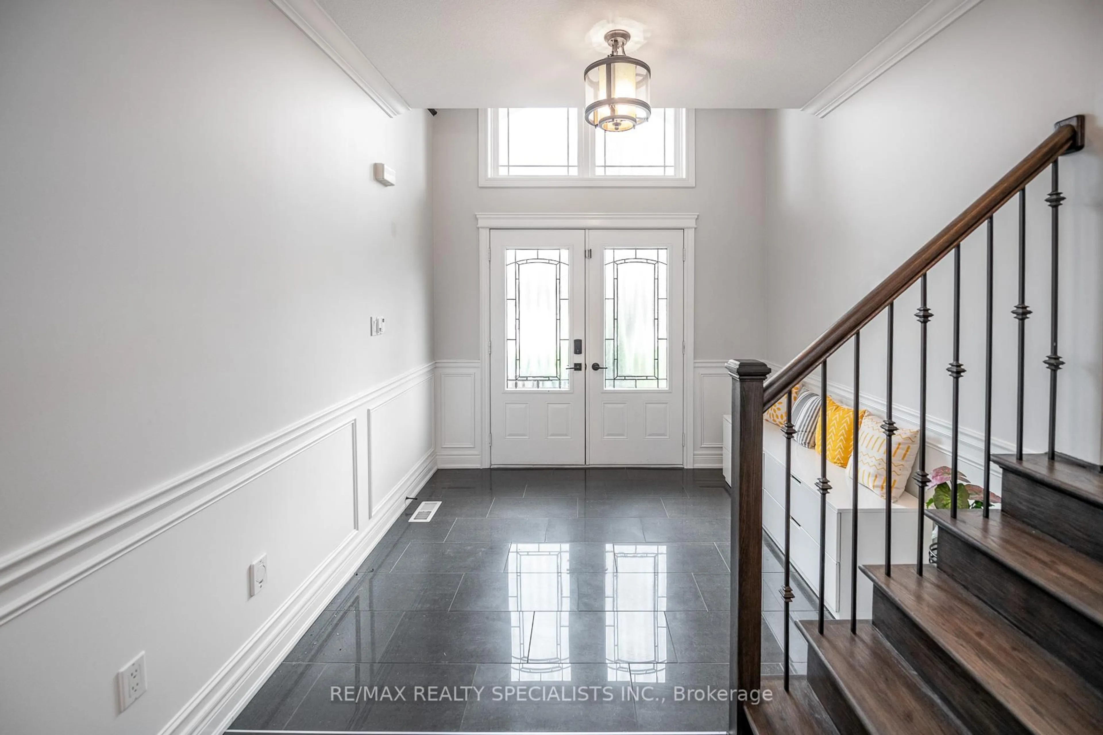 Indoor entryway for 4124 Prokich Crt, Lincoln Ontario L3J 0M1