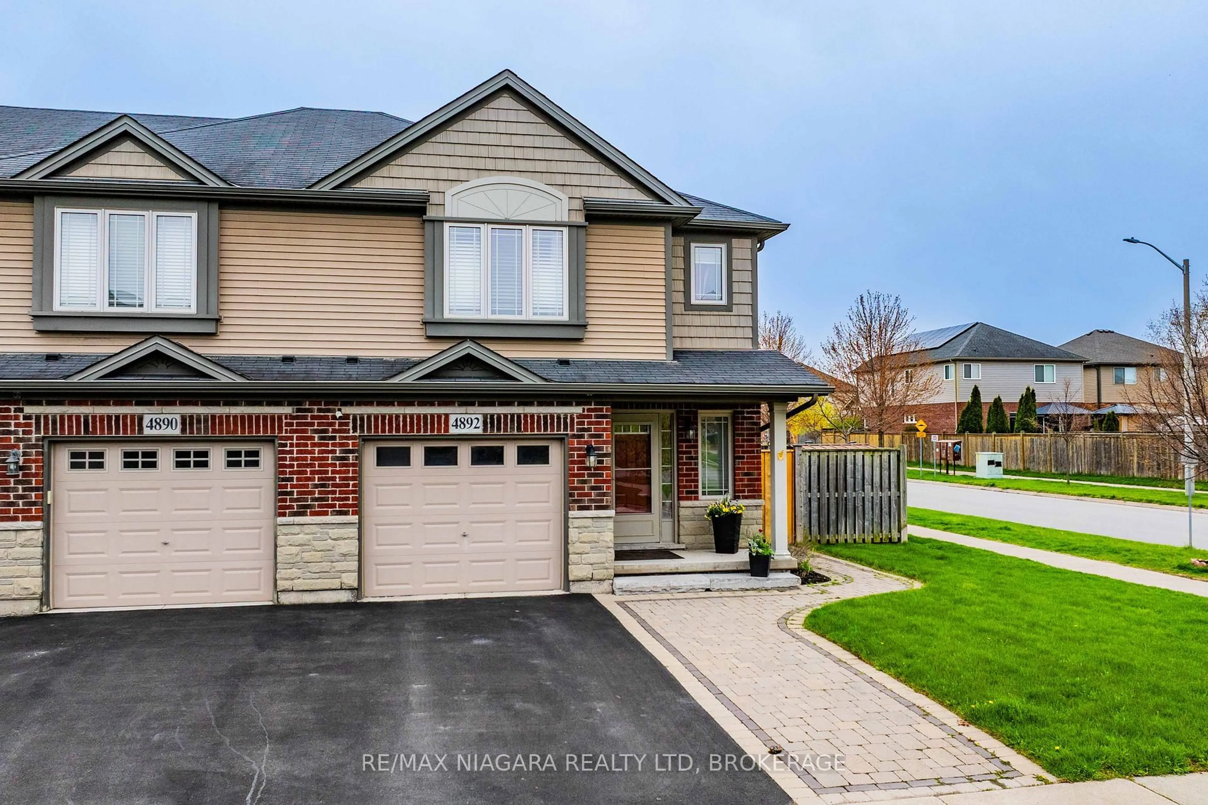Home with brick exterior material, street for 4892 Adam Crt, Lincoln Ontario L0R 1B3
