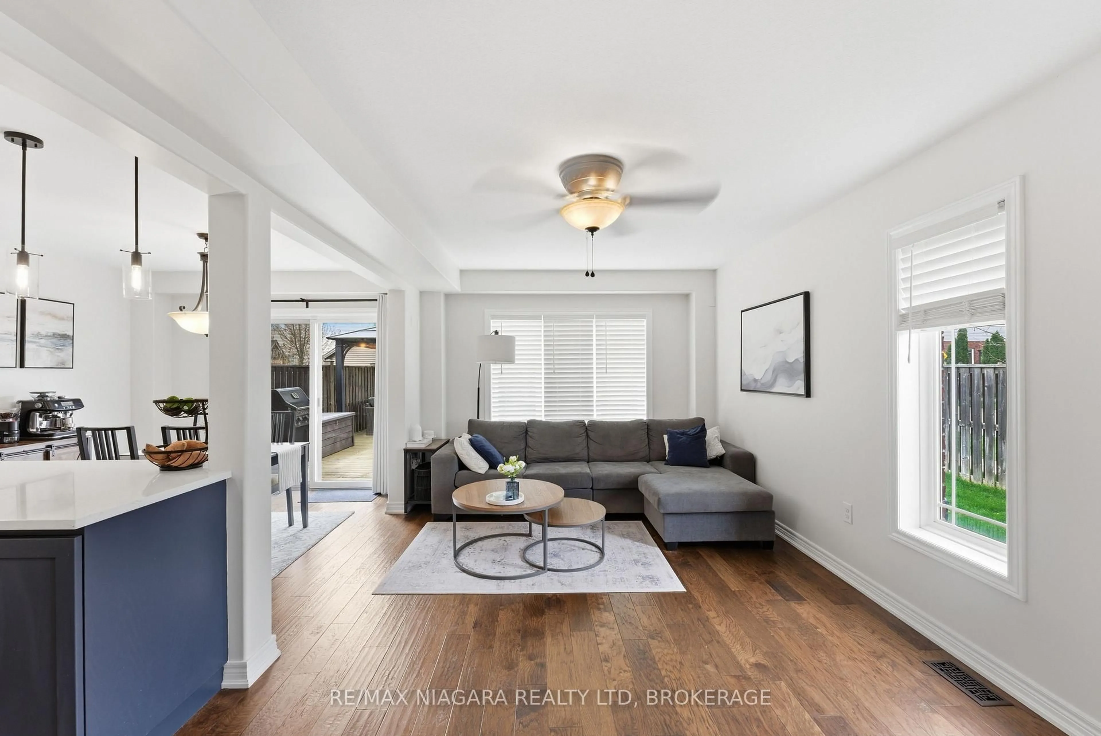 Living room with furniture, unknown for 4892 Adam Crt, Lincoln Ontario L0R 1B3