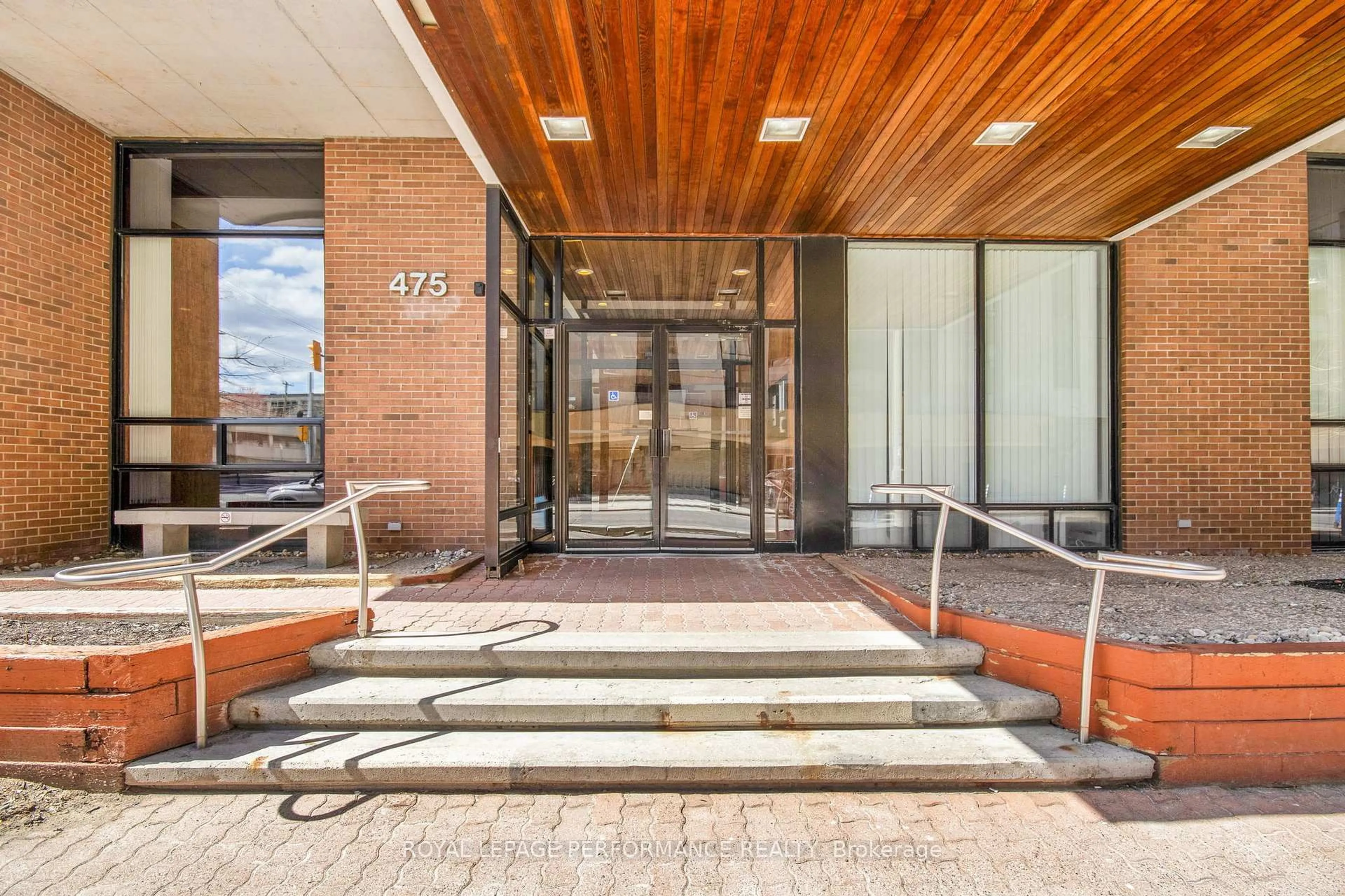 Indoor foyer for 475 Laurier Ave #1108, Ottawa Ontario K1R 7X1