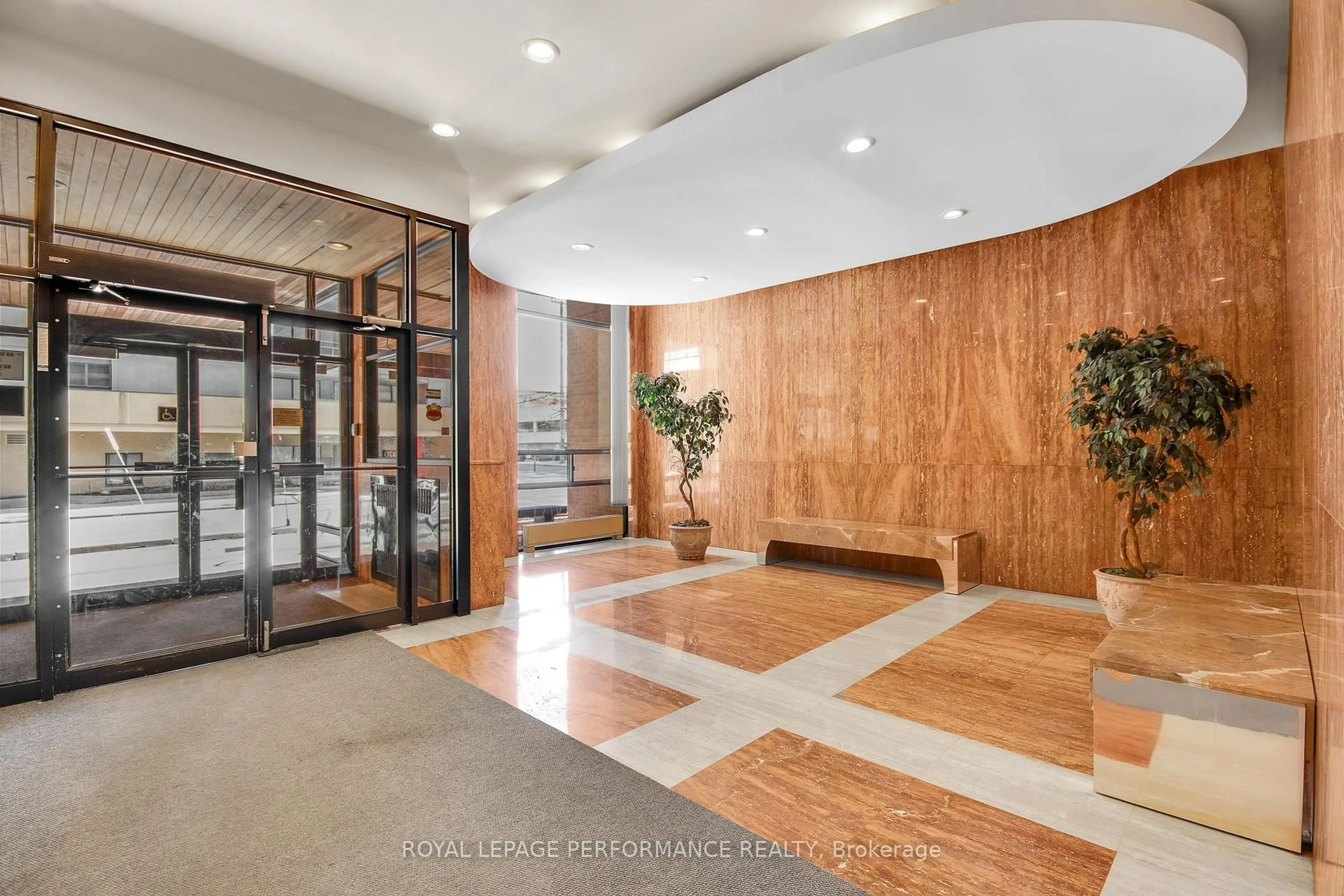 Indoor foyer for 475 Laurier Ave #1108, Ottawa Ontario K1R 7X1