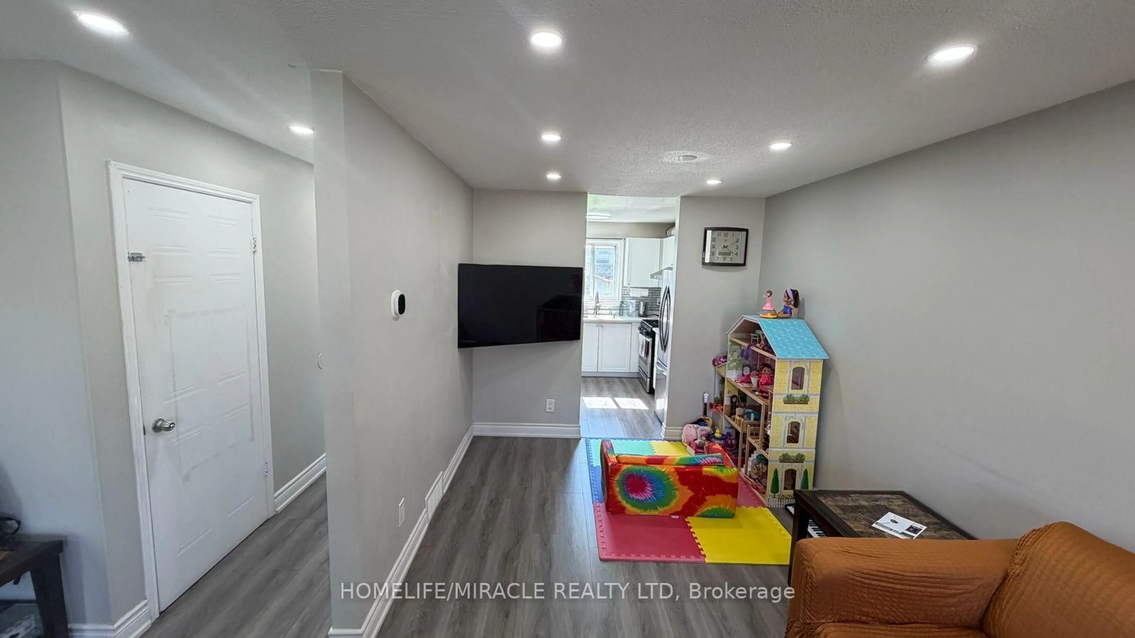 Unknown for 14 Moreau Cres, London East Ontario N5V 4S6