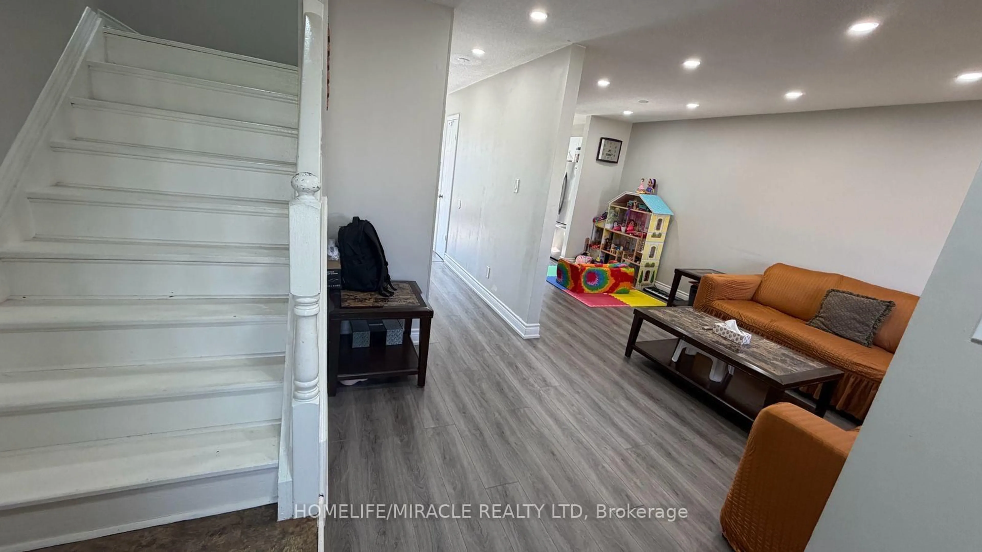 Unknown for 14 Moreau Cres, London East Ontario N5V 4S6