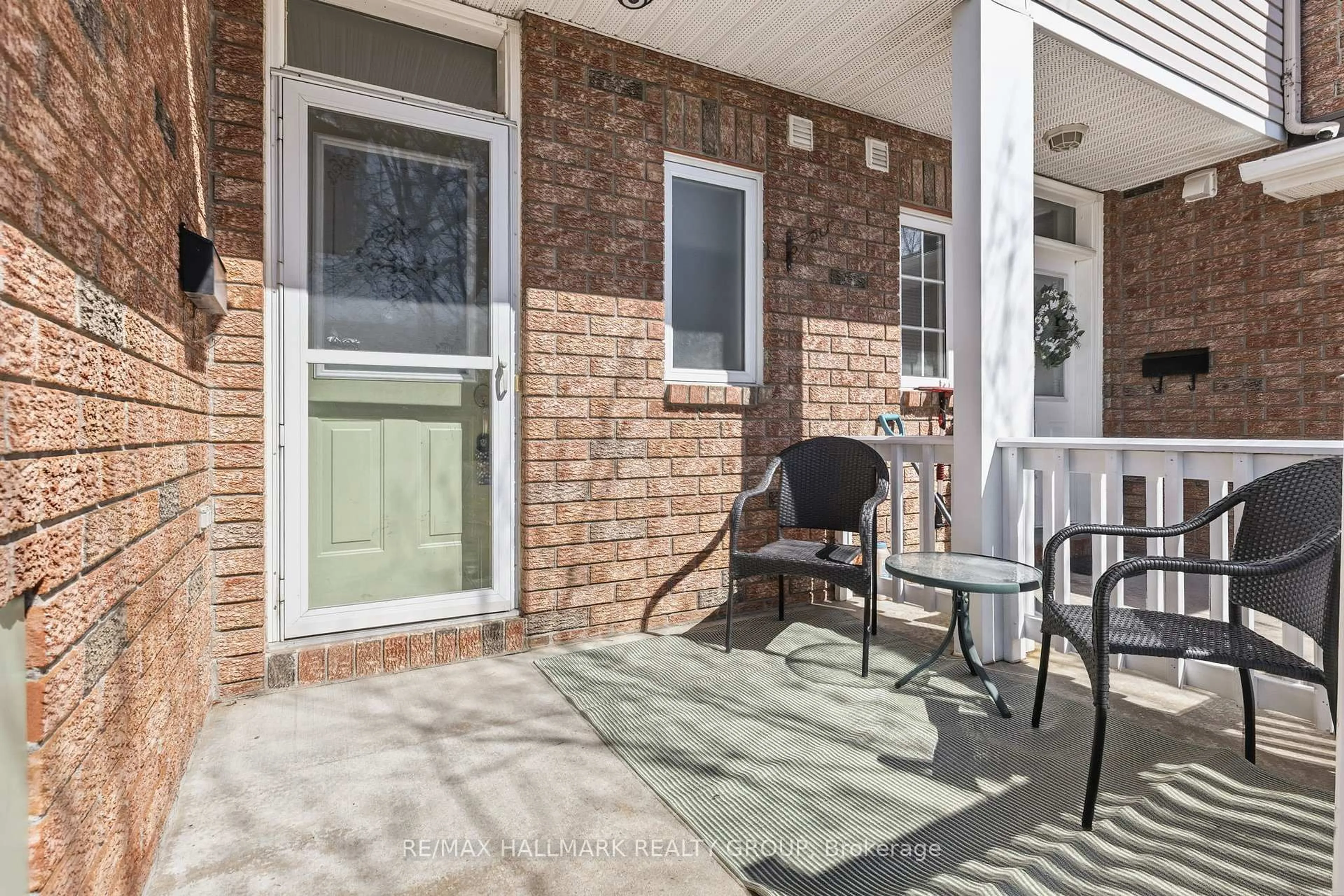 Patio, street for 988 Lucille Way, Ottawa Ontario K4A 4J2