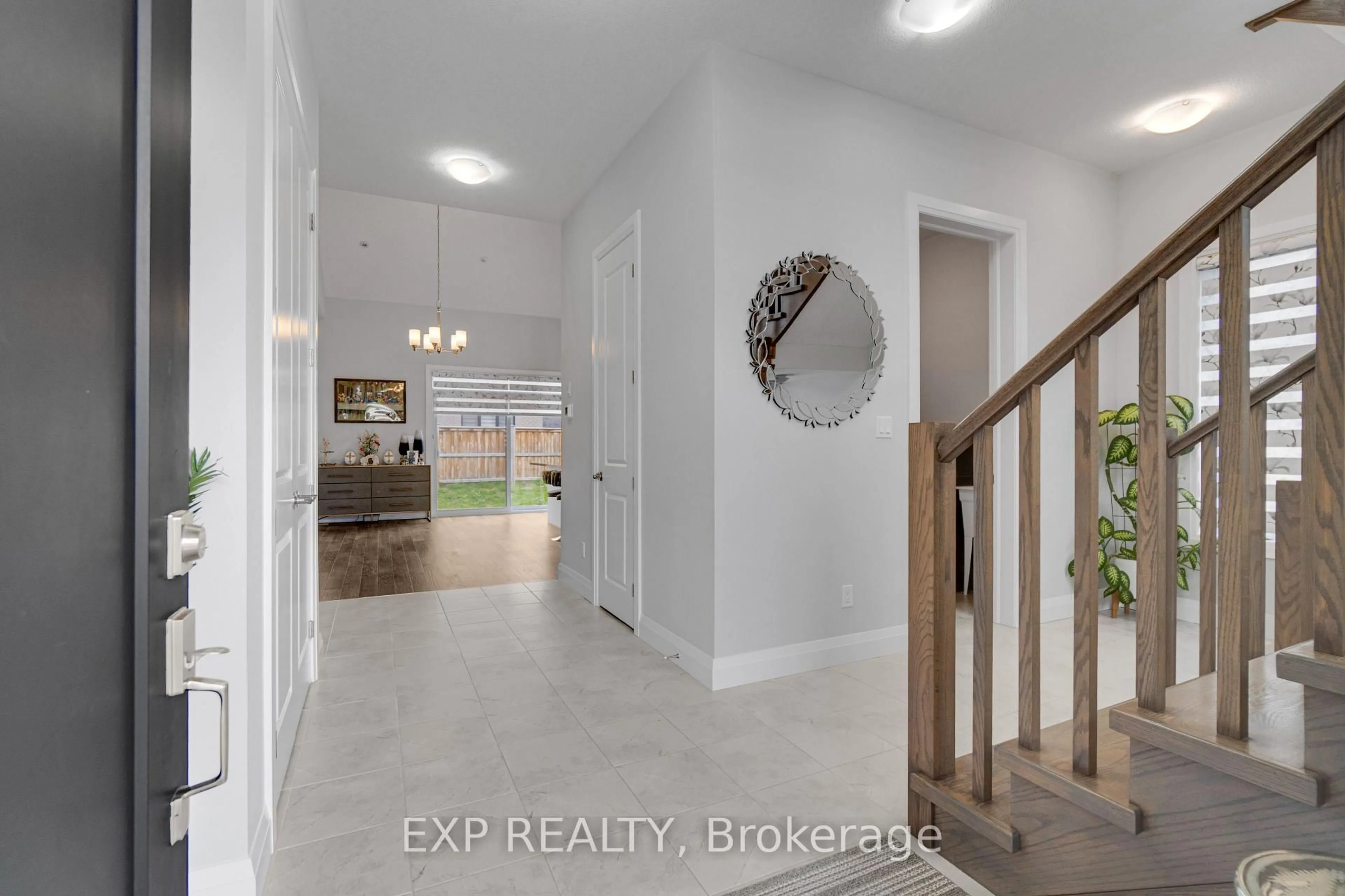 Indoor entryway for 923 STONECLIFFE Walk #5, Kitchener Ontario N2P 0K5