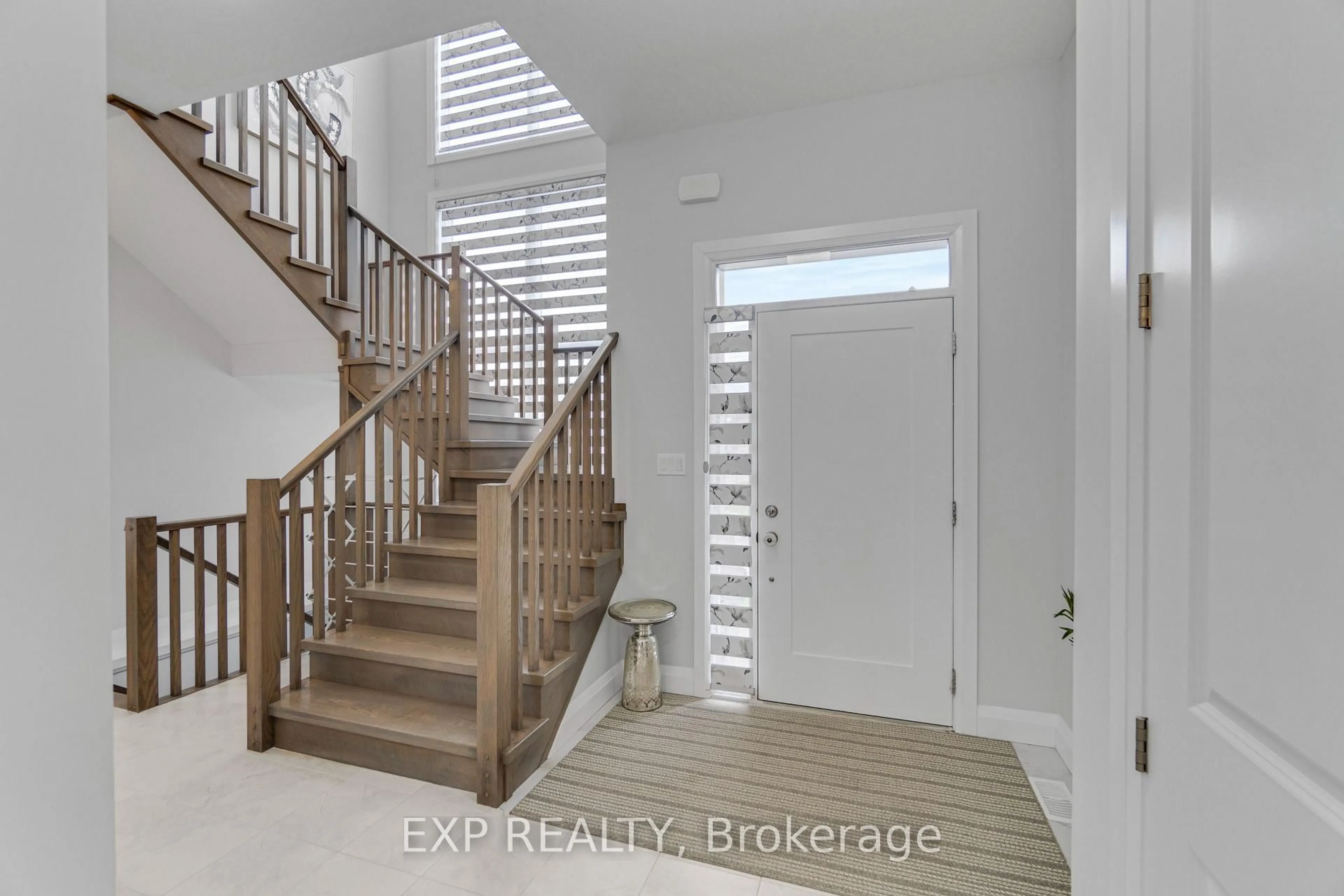 Indoor entryway for 923 STONECLIFFE Walk #5, Kitchener Ontario N2P 0K5