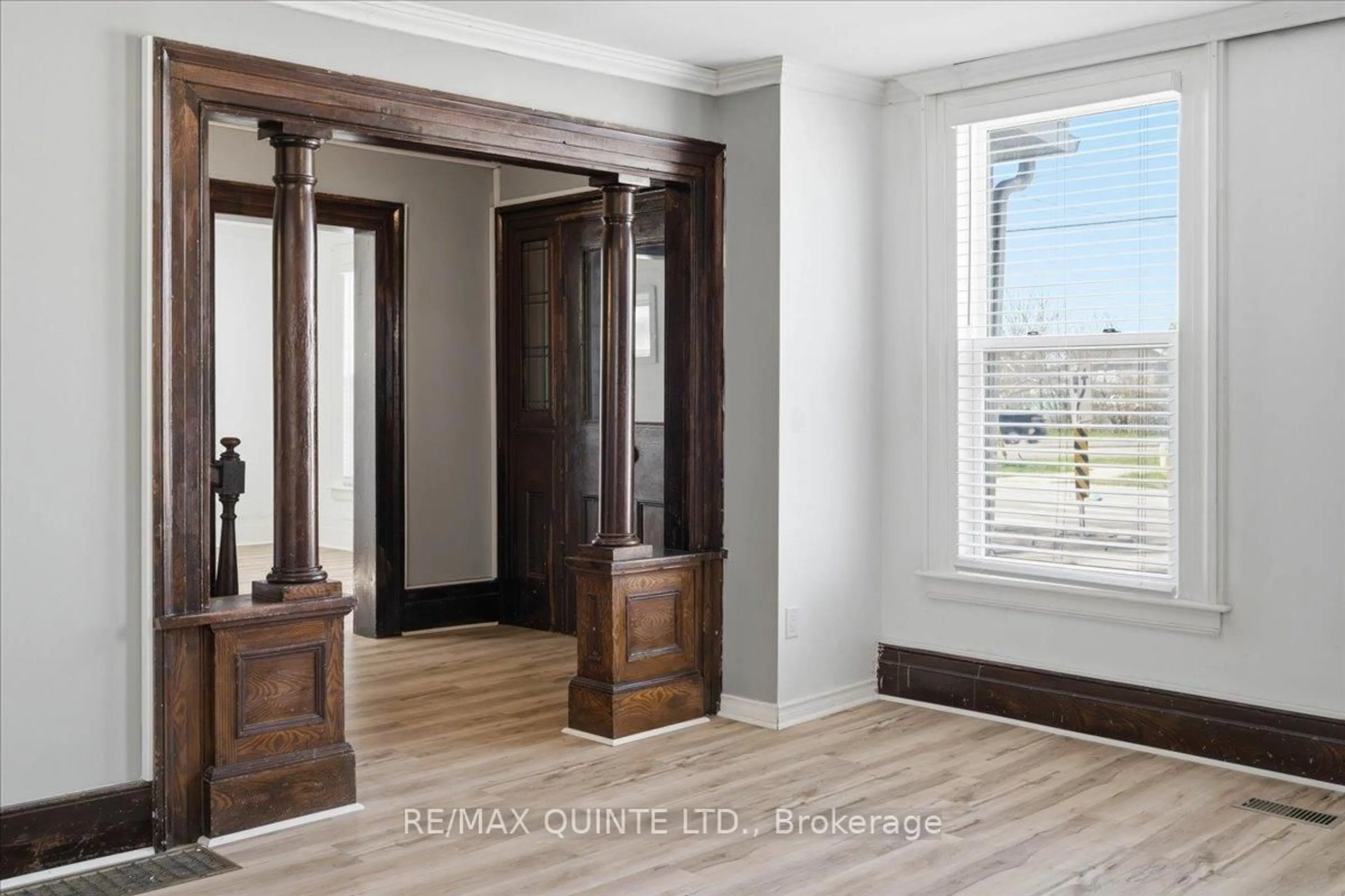 Indoor entryway for 171 Station St, Belleville Ontario K8N 2T2