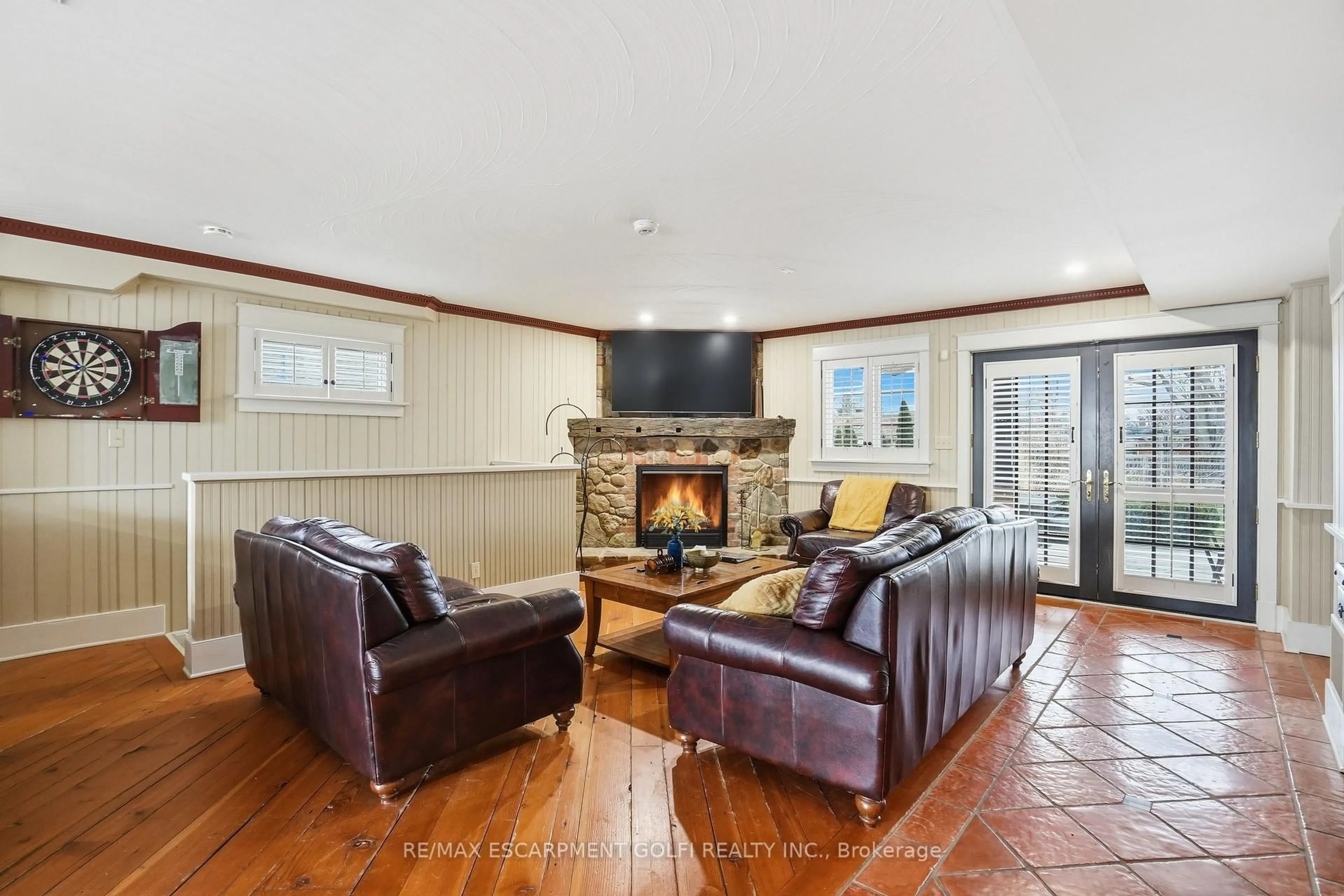 Living room with furniture, ceramic/tile floor for 1426 Niagara Stone Rd, Niagara-on-the-Lake Ontario L0S 1T0