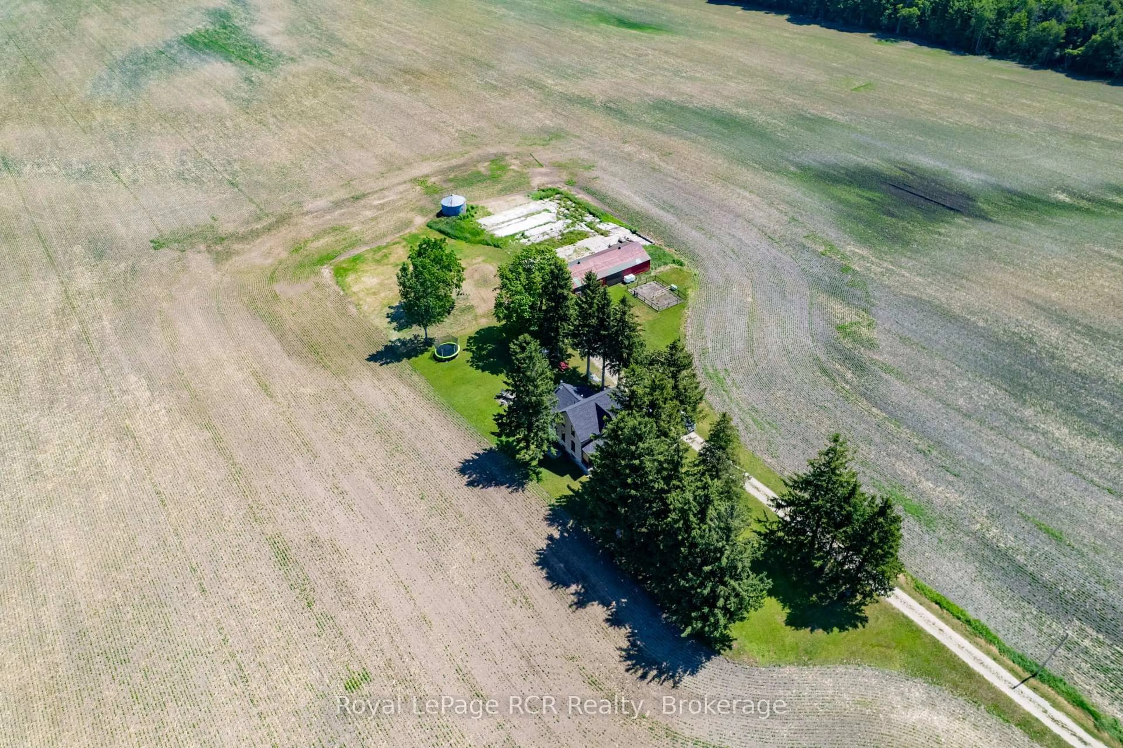 A pic from outside/outdoor area/front of a property/back of a property/a pic from drone, building for 708 Concession 2, Kincardine Ontario N0G 2T0