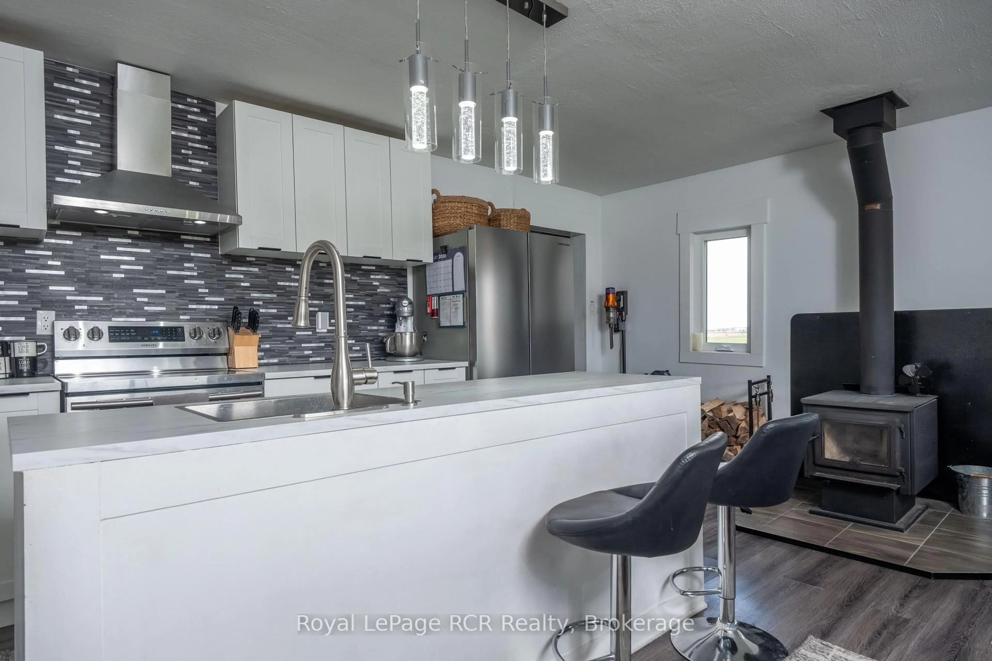 Open concept kitchen, ceramic/tile floor for 708 Concession 2, Kincardine Ontario N0G 2T0