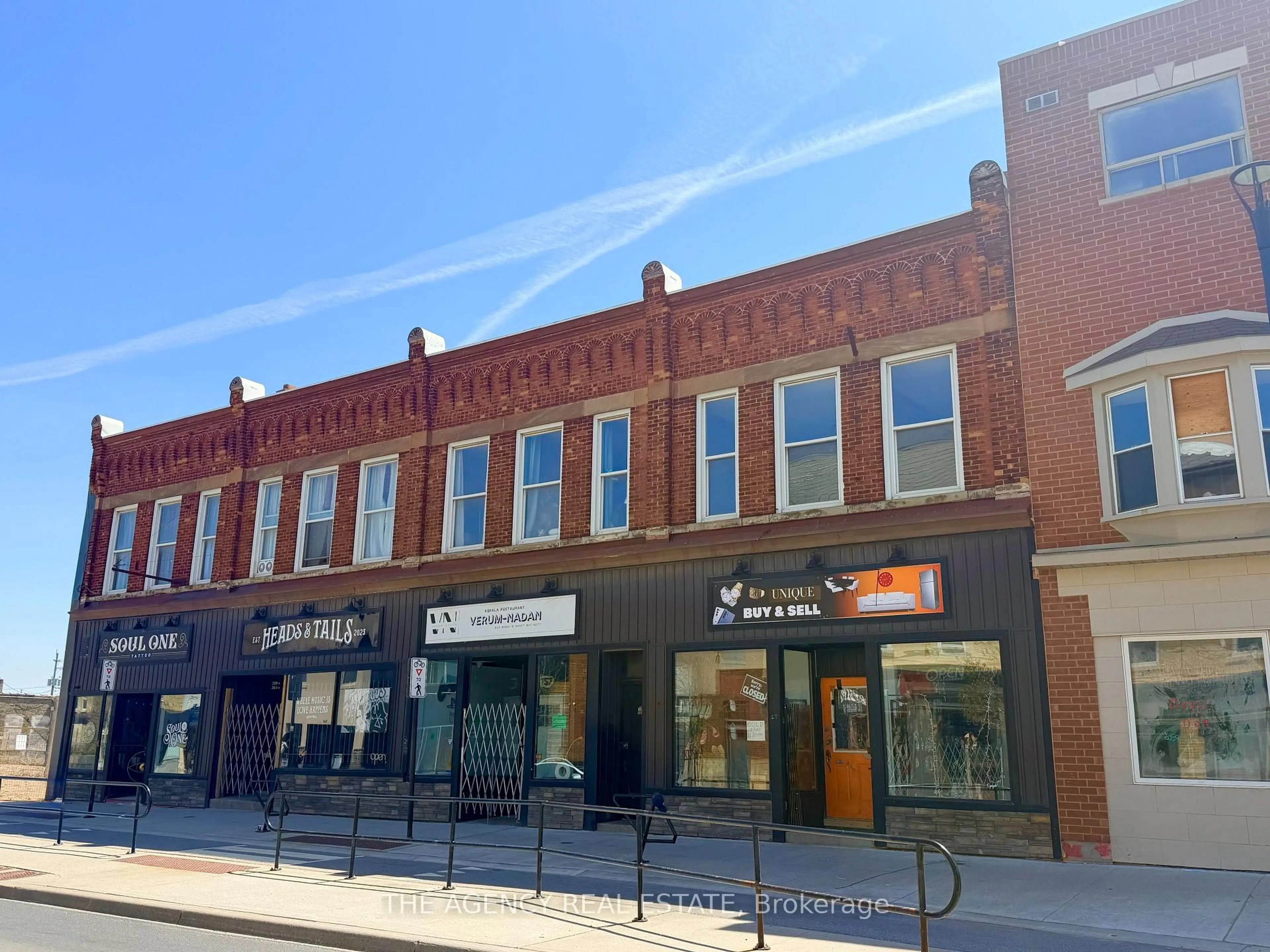 A pic from outside/outdoor area/front of a property/back of a property/a pic from drone, building for 761 Dundas St, London East Ontario N5W 2Z4