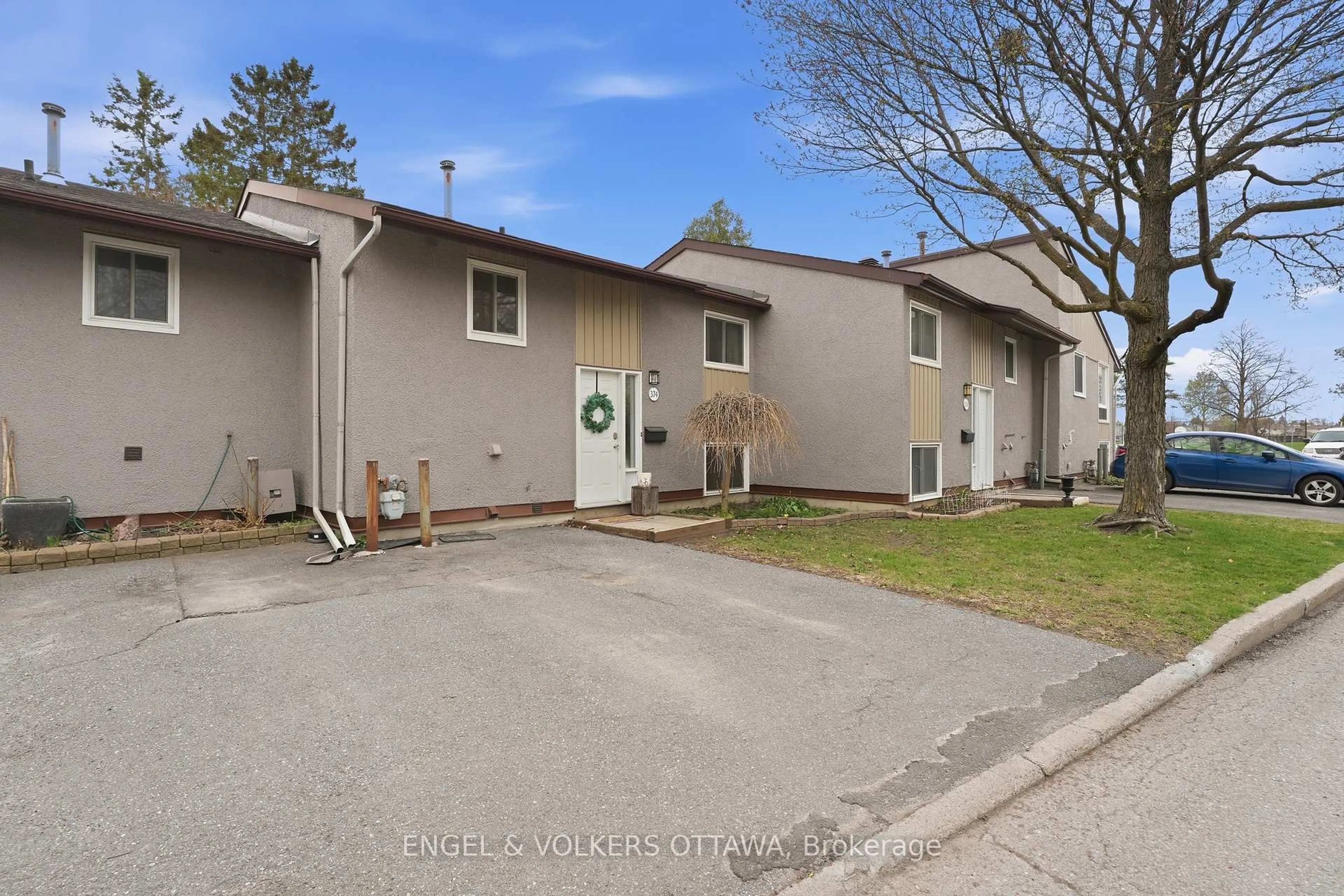 A pic from outside/outdoor area/front of a property/back of a property/a pic from drone, street for 374 Woodfield Dr, Ottawa Ontario K2G 3W9