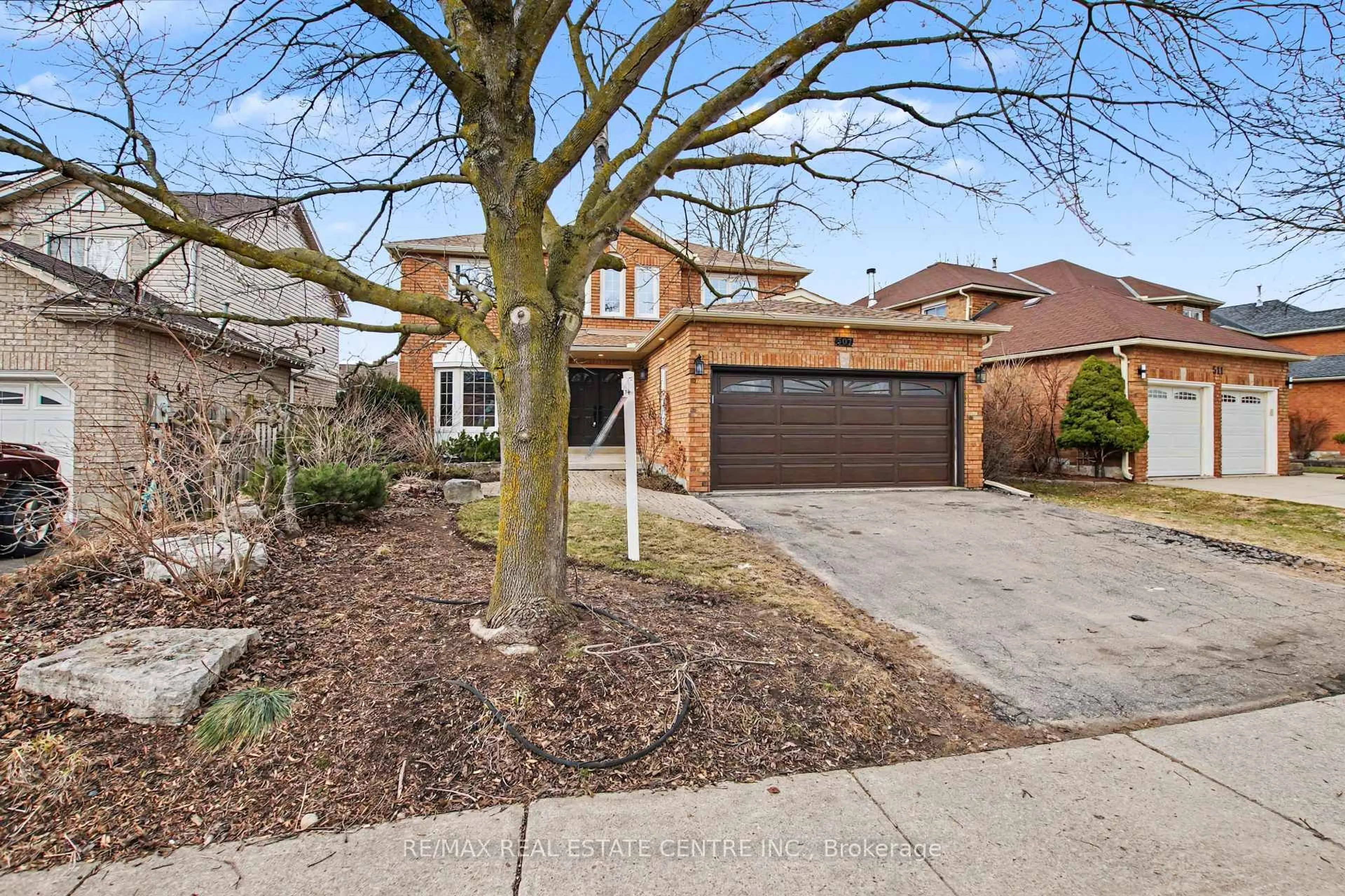 Home with brick exterior material, street for 507 Grand Ridge Dr, Cambridge Ontario N1S 4Y9