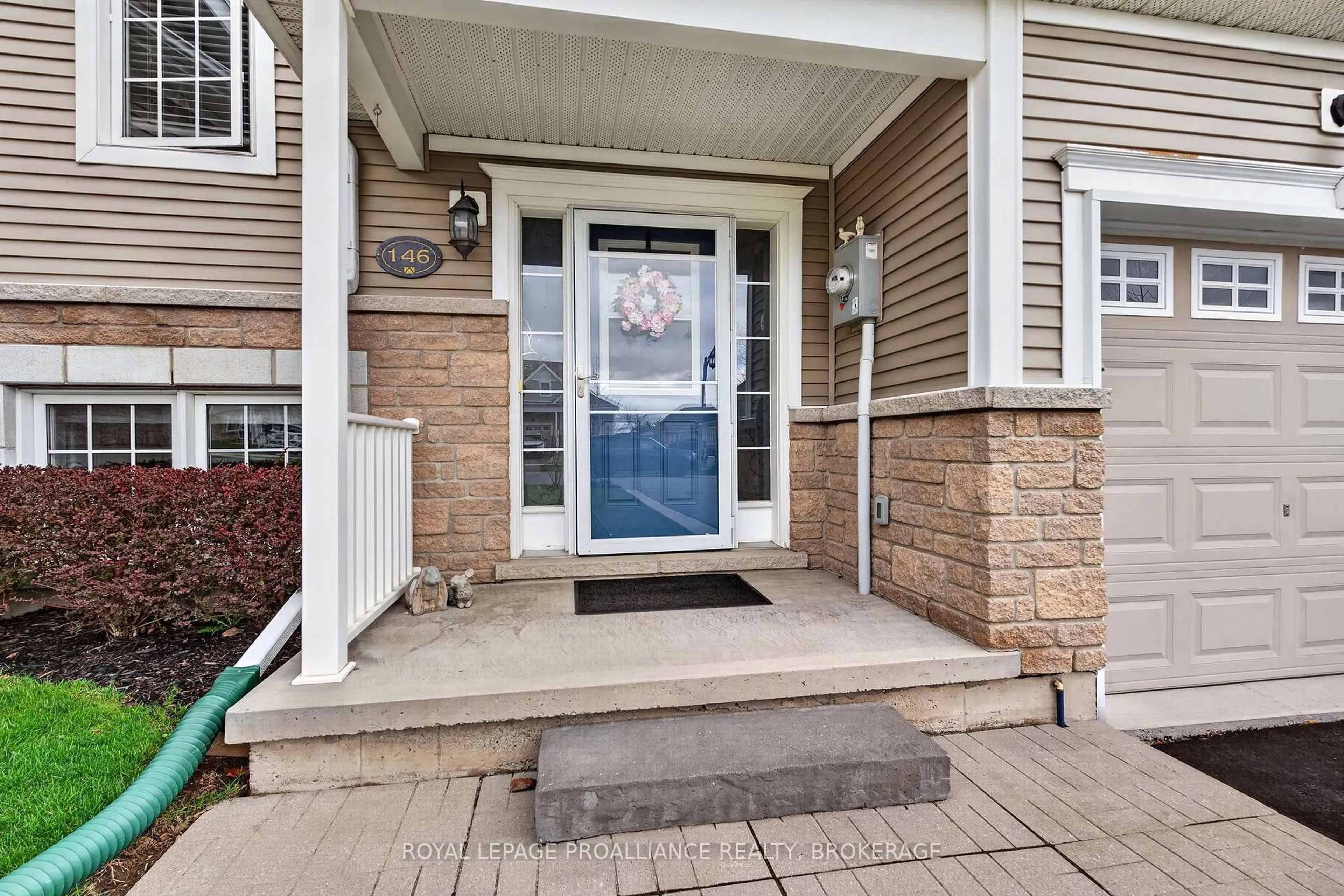Indoor entryway for 146 Britannia Cres, Bath Ontario K0H 1G0