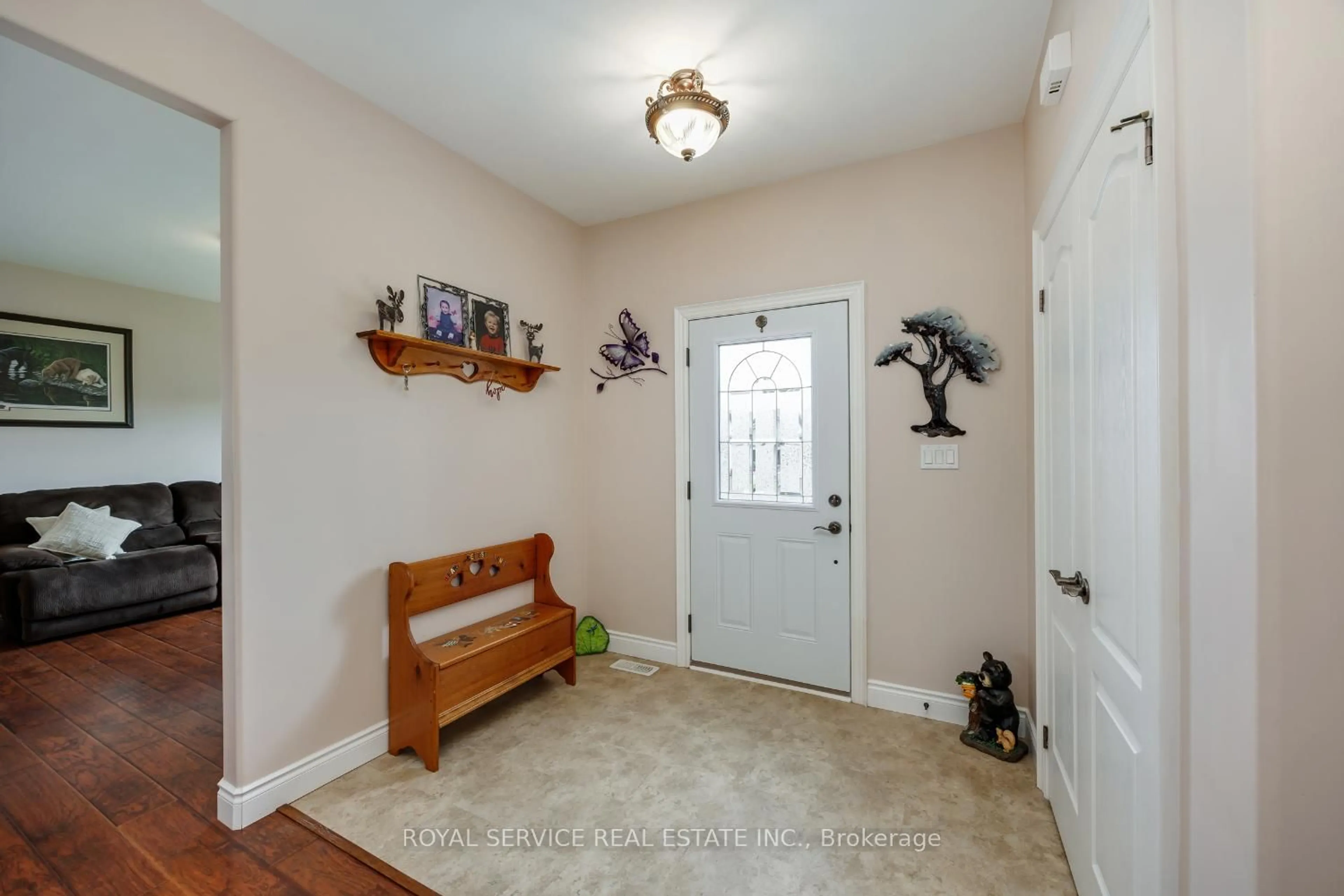 Indoor entryway for 16 Cortland Cres, Cramahe Ontario K0K 1S0