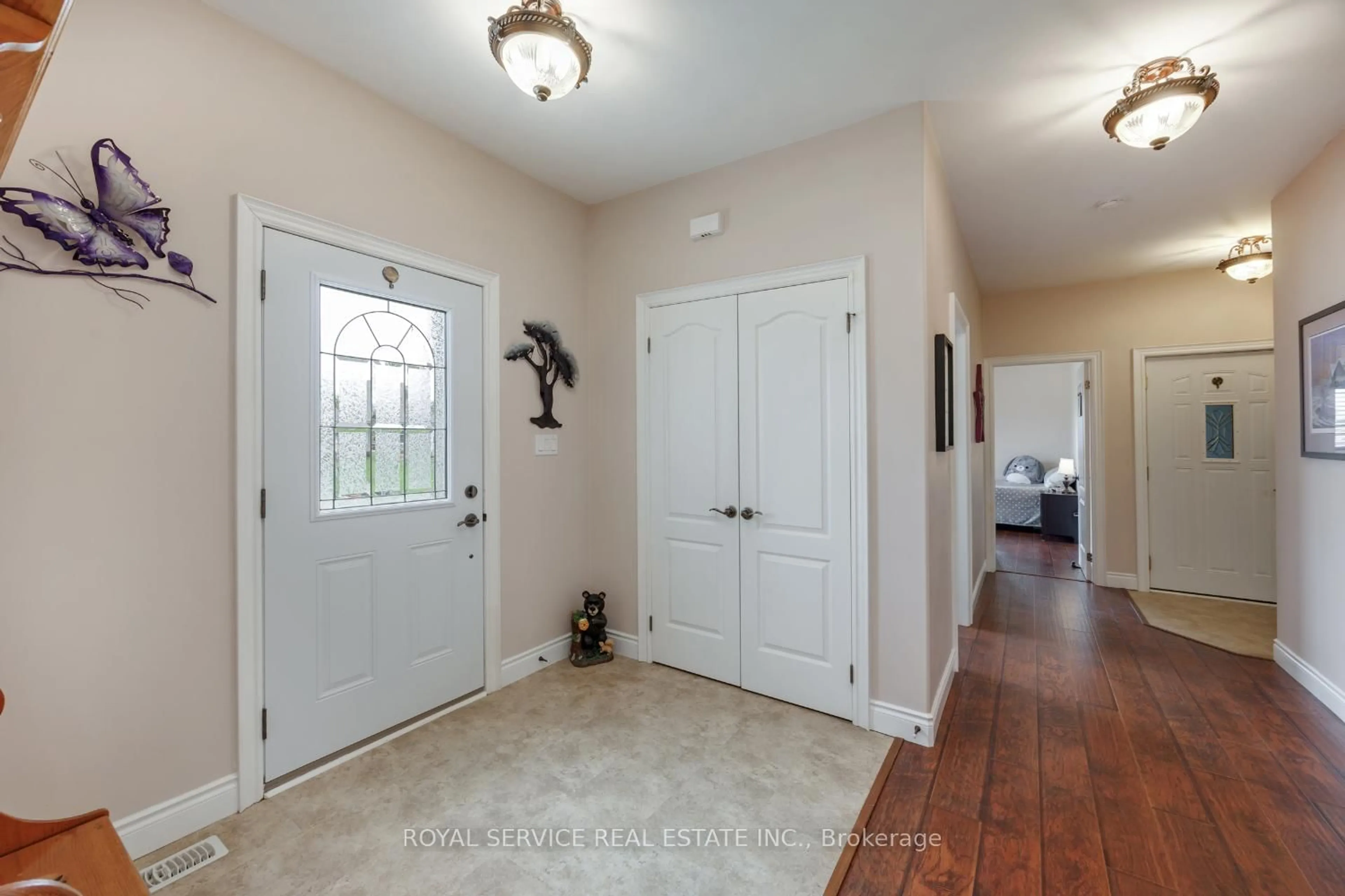 Indoor entryway for 16 Cortland Cres, Cramahe Ontario K0K 1S0