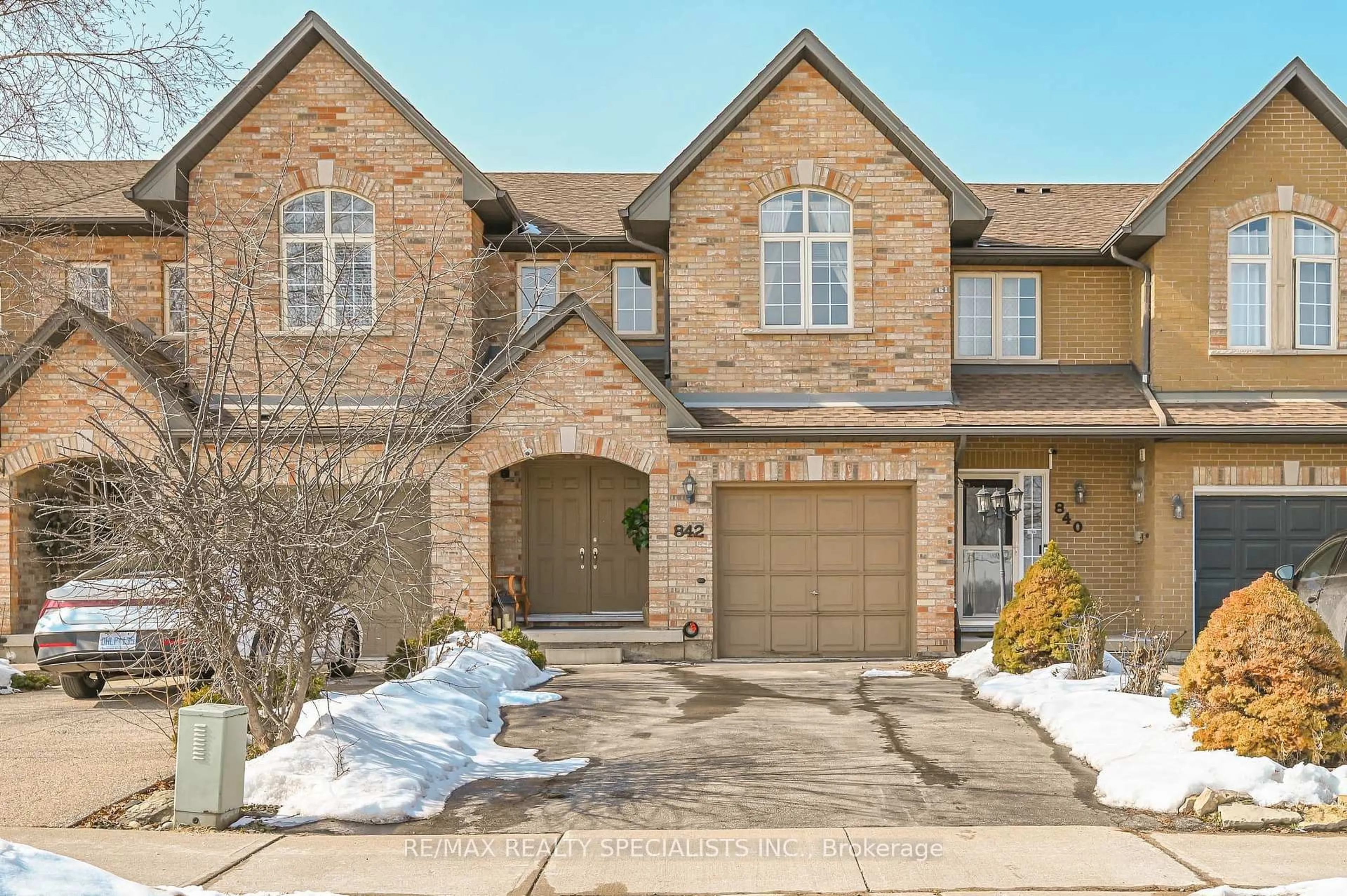 Home with brick exterior material, street for 842 Upper Kenilworth Ave, Hamilton Ontario L8T 5A6